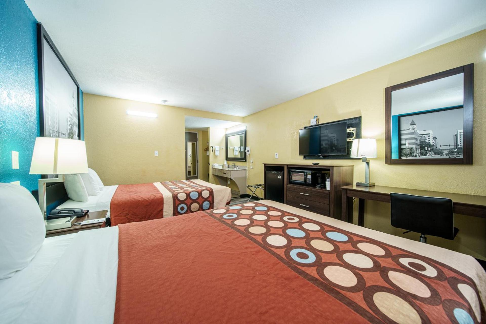 Super 8 by Wyndham Wichita Airport West Kellogg photo 30
