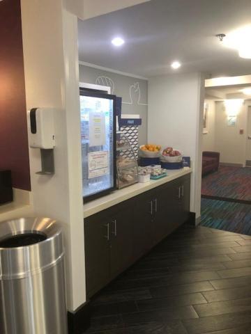 Holiday Inn Express Hickory - Hickory Mart by IHG photo 8
