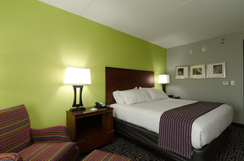 Holiday Inn Express Hickory - Hickory Mart by IHG photo 5