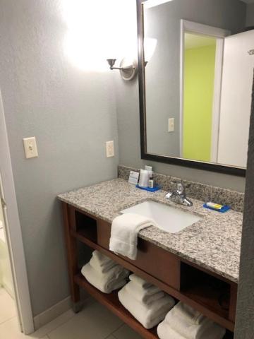 Holiday Inn Express Hickory - Hickory Mart by IHG photo 2