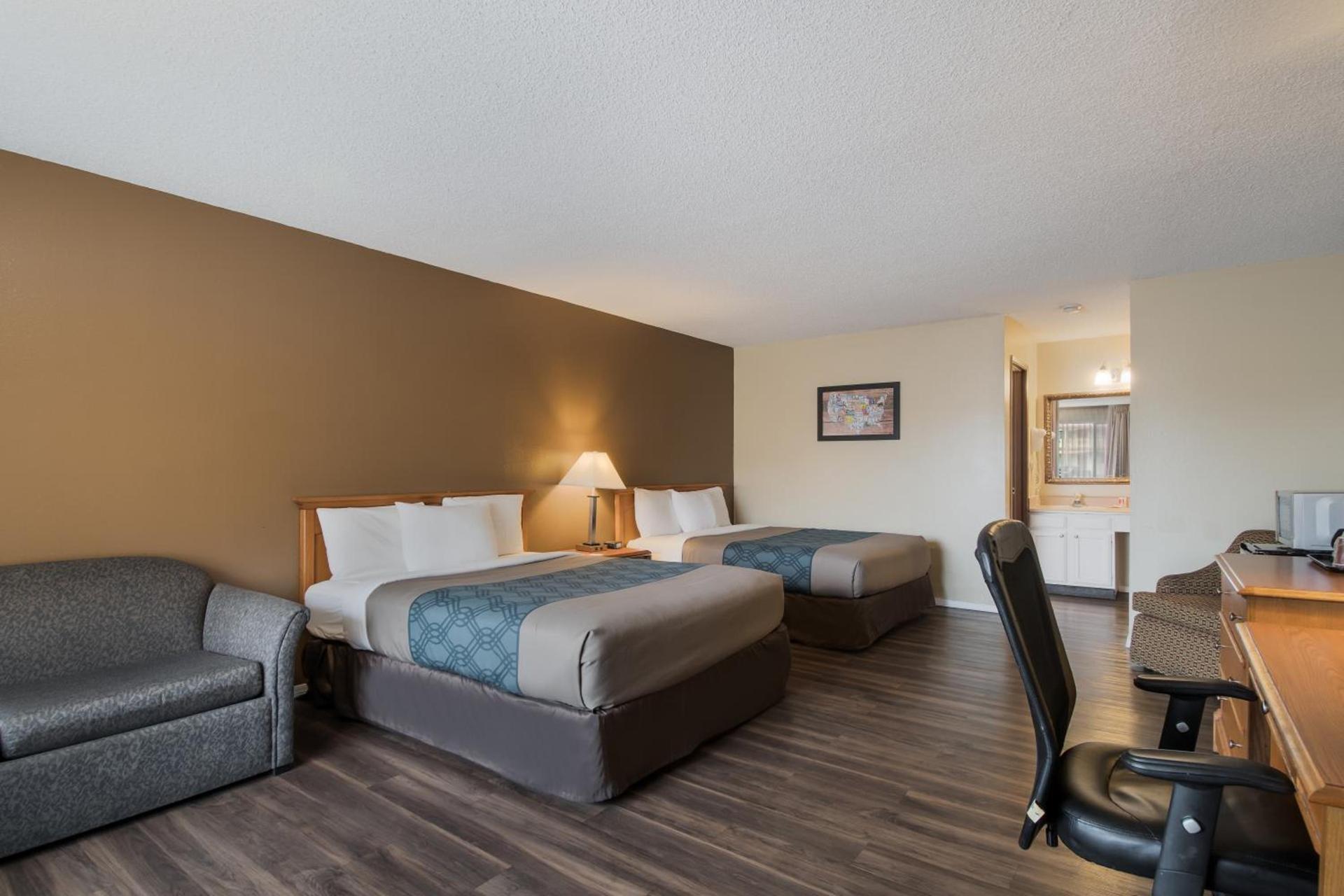 Econo Lodge Inn & Suites photo 5