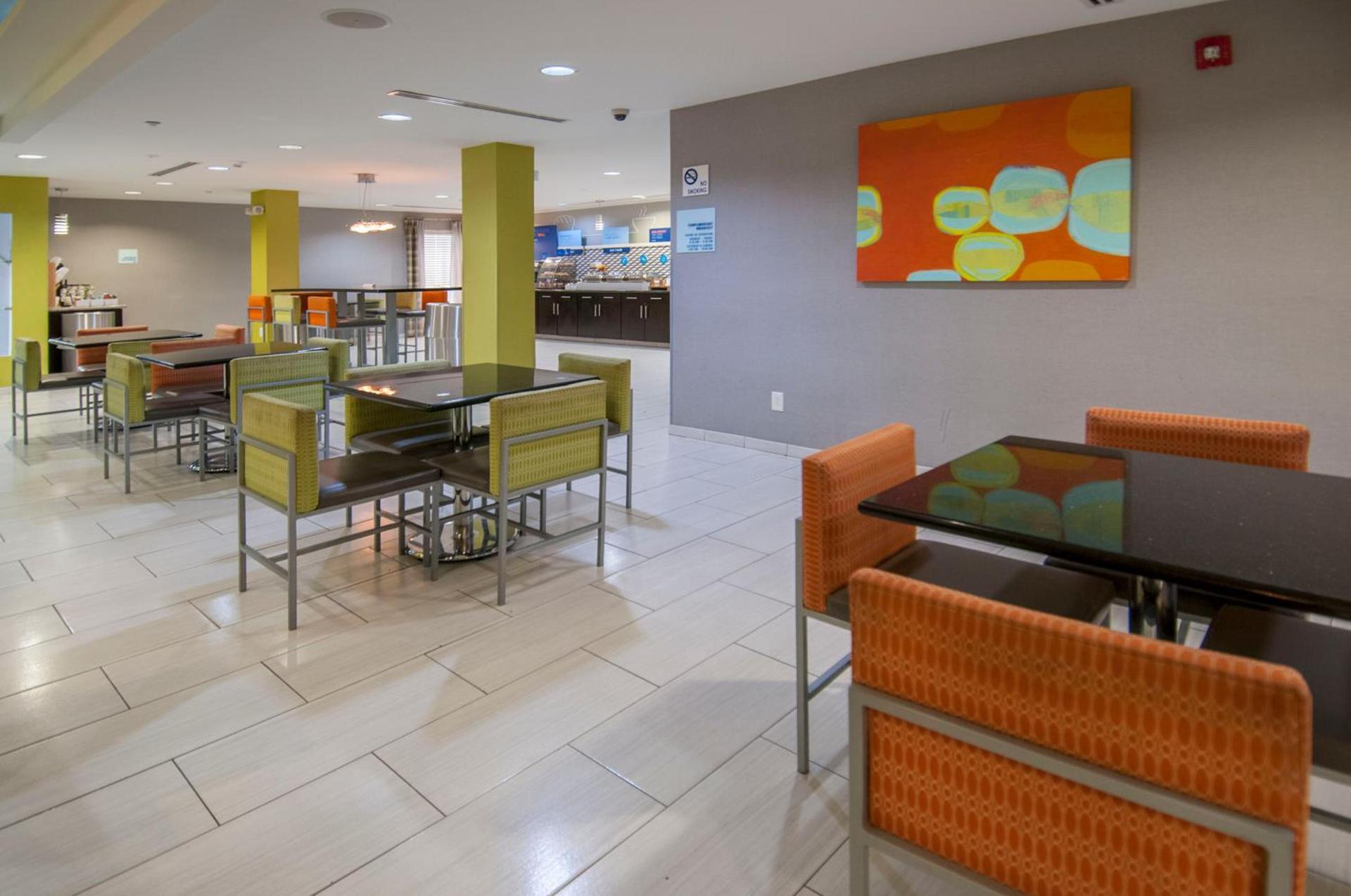 Holiday Inn Express & Suites Jackson Downtown - Coliseum by IHG photo 3