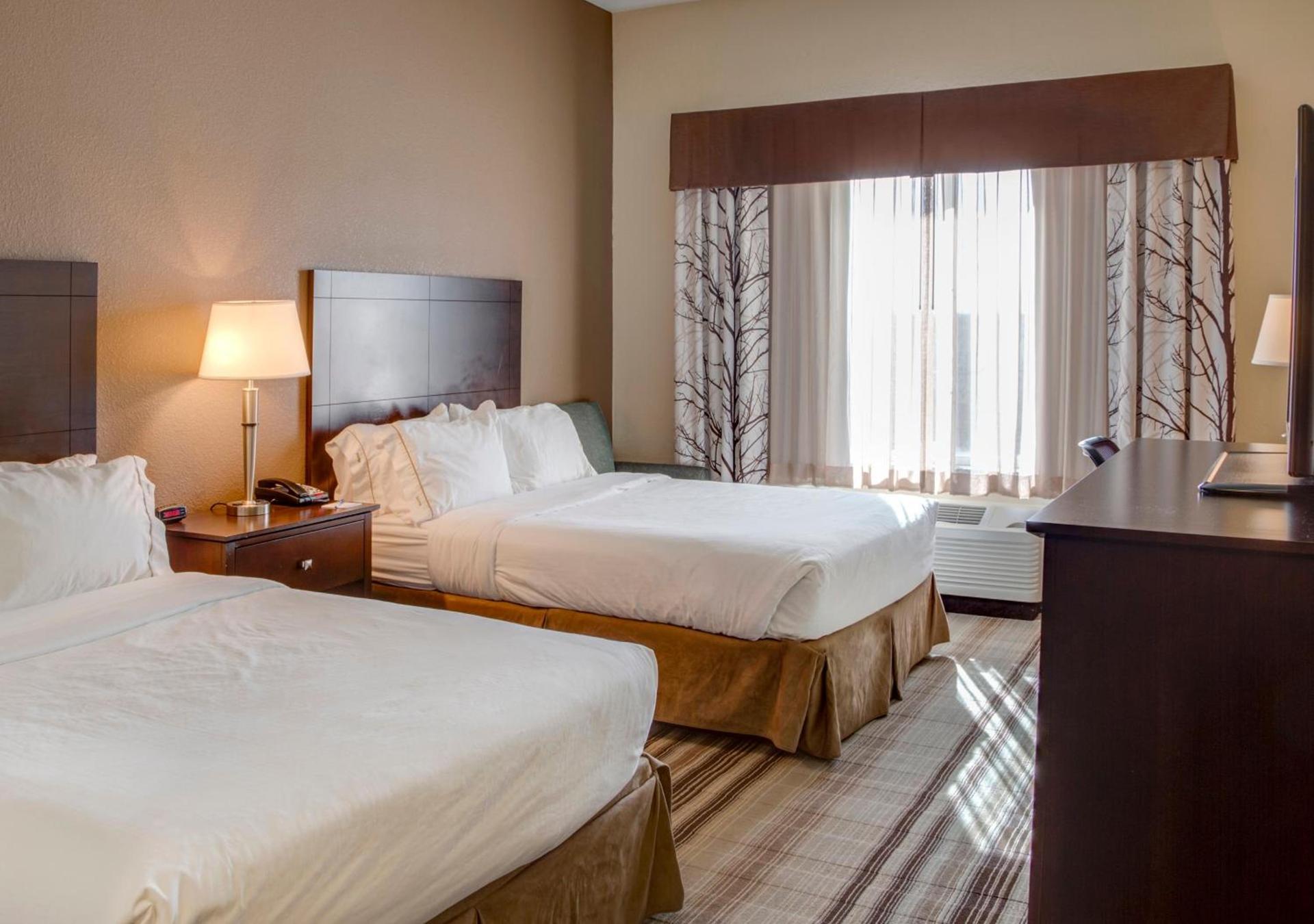 Holiday Inn Express & Suites Nevada by IHG photo 57