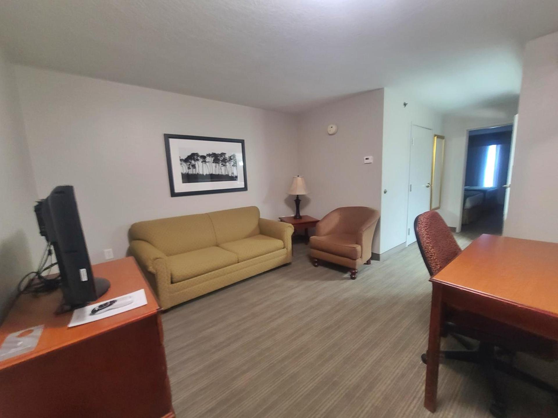 Garner Hotel Paducah West photo 22
