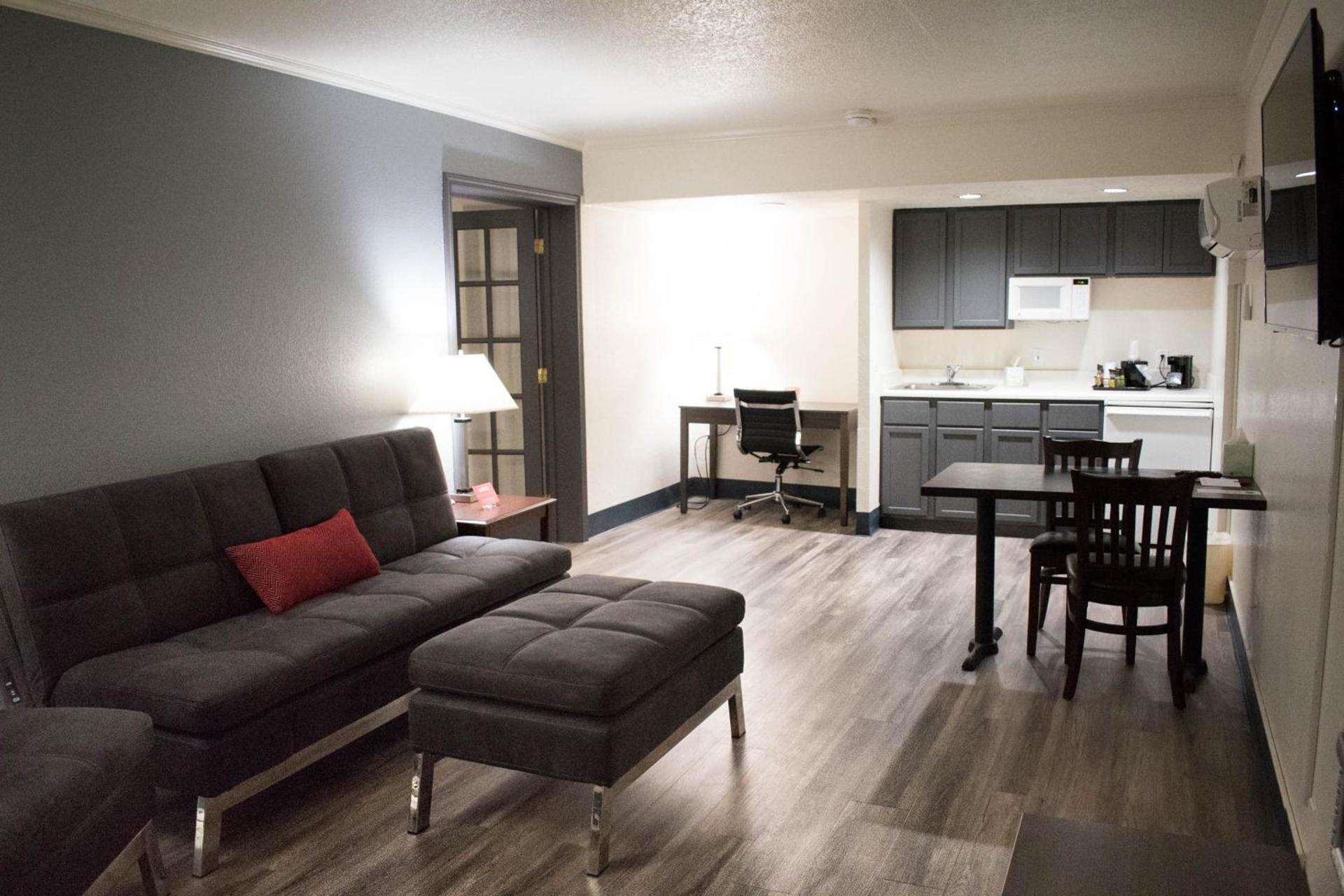 Ramada by Wyndham North Platte photo 18