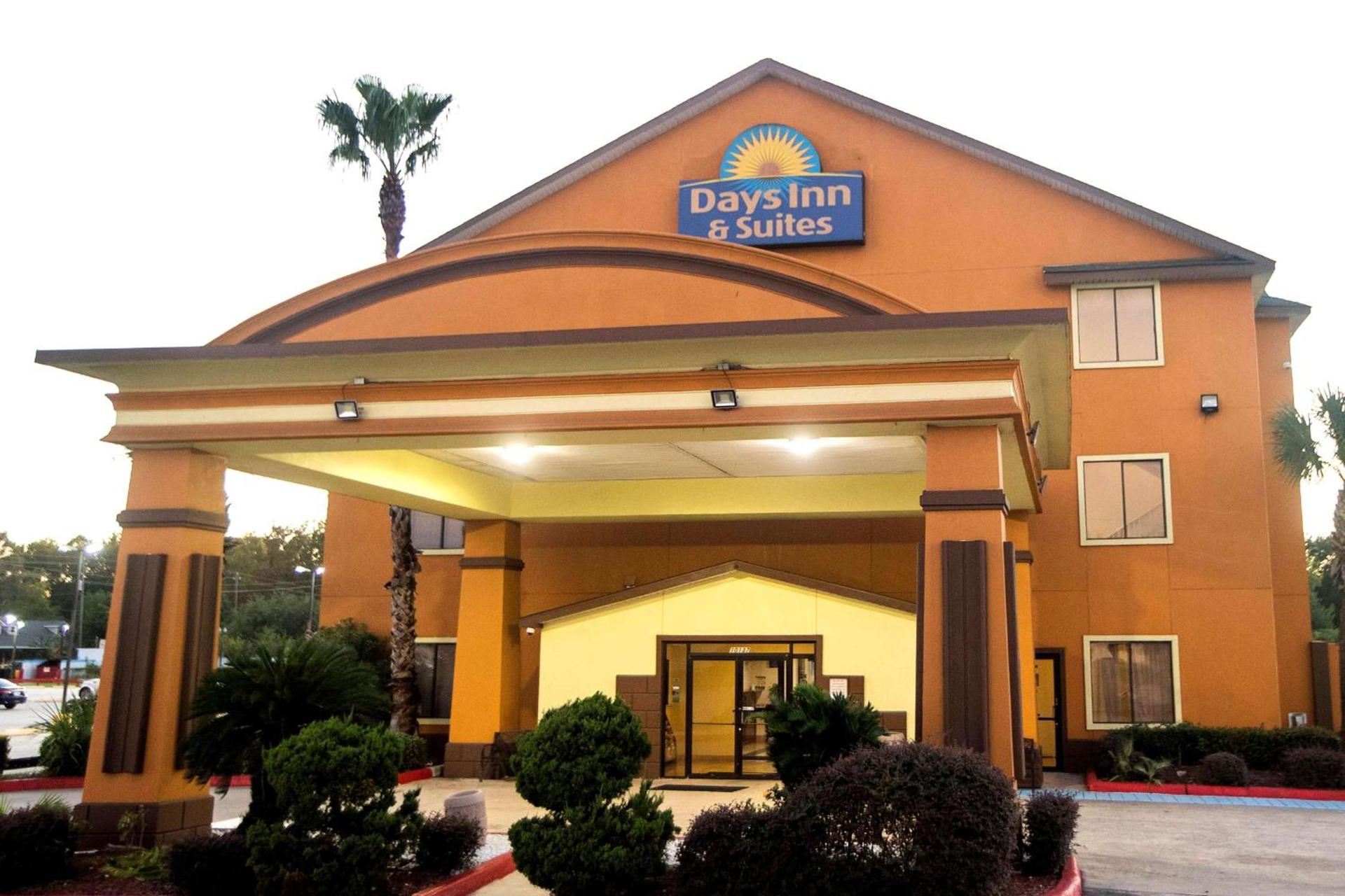 Days Inn & Suites by Wyndham Houston North/Aldine photo 1