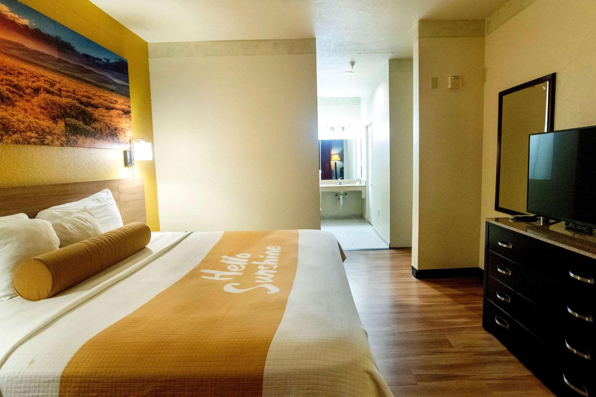 Days Inn & Suites by Wyndham Houston North/Aldine photo 10