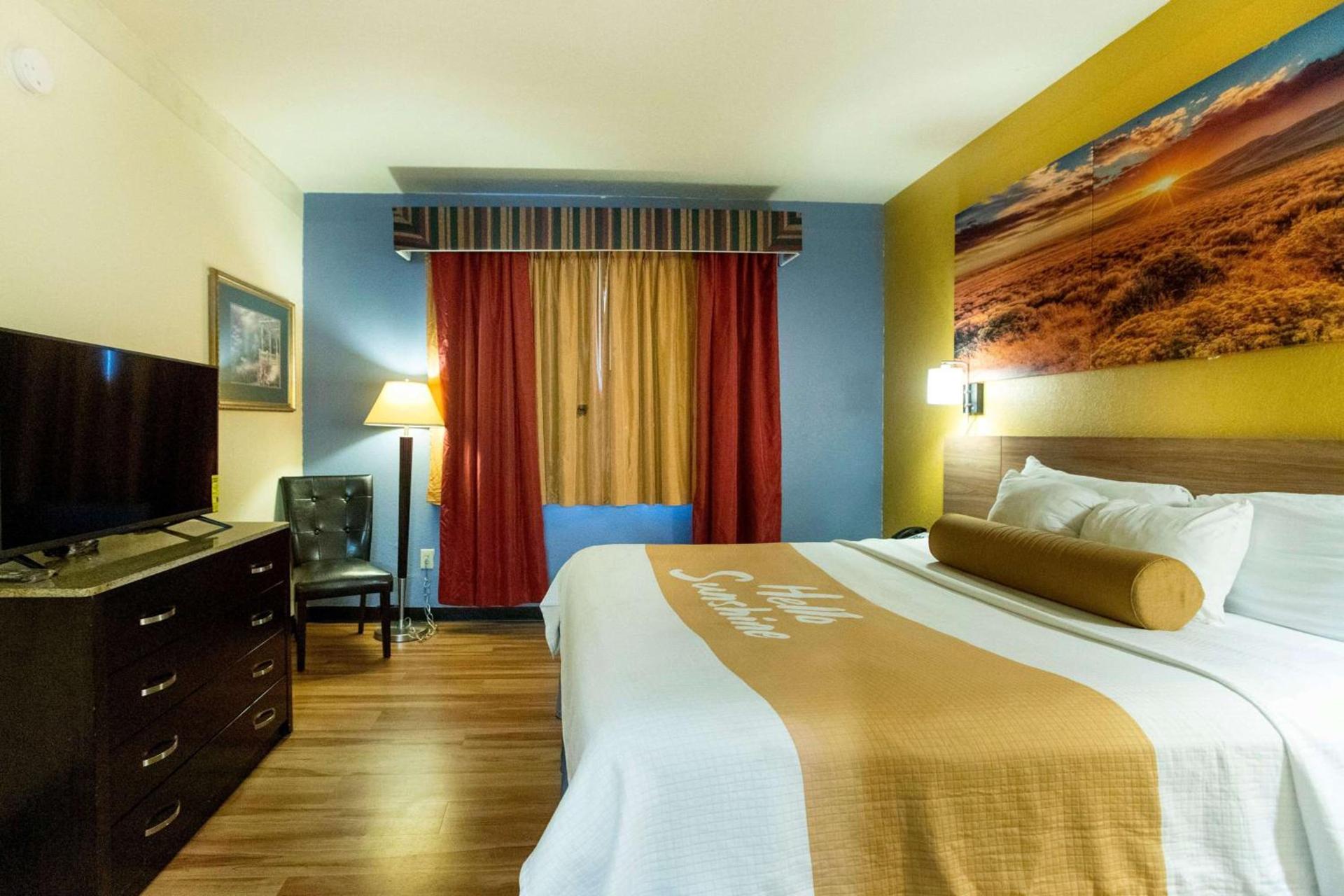 Days Inn & Suites by Wyndham Houston North/Aldine photo 11