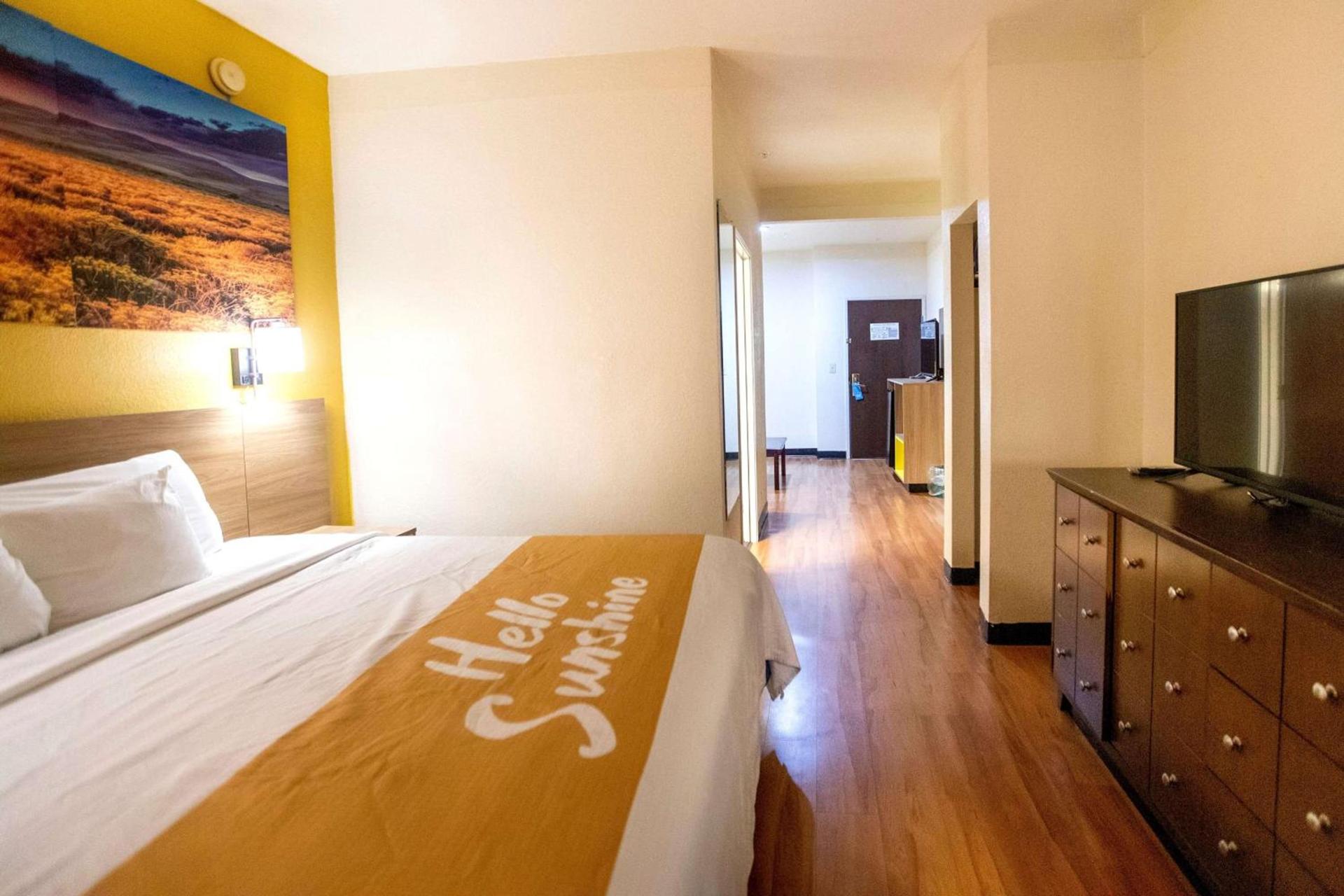Days Inn & Suites by Wyndham Houston North/Aldine photo 26