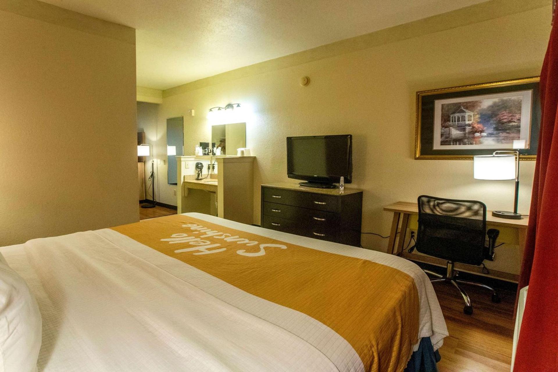 Days Inn & Suites by Wyndham Houston North/Aldine photo 25
