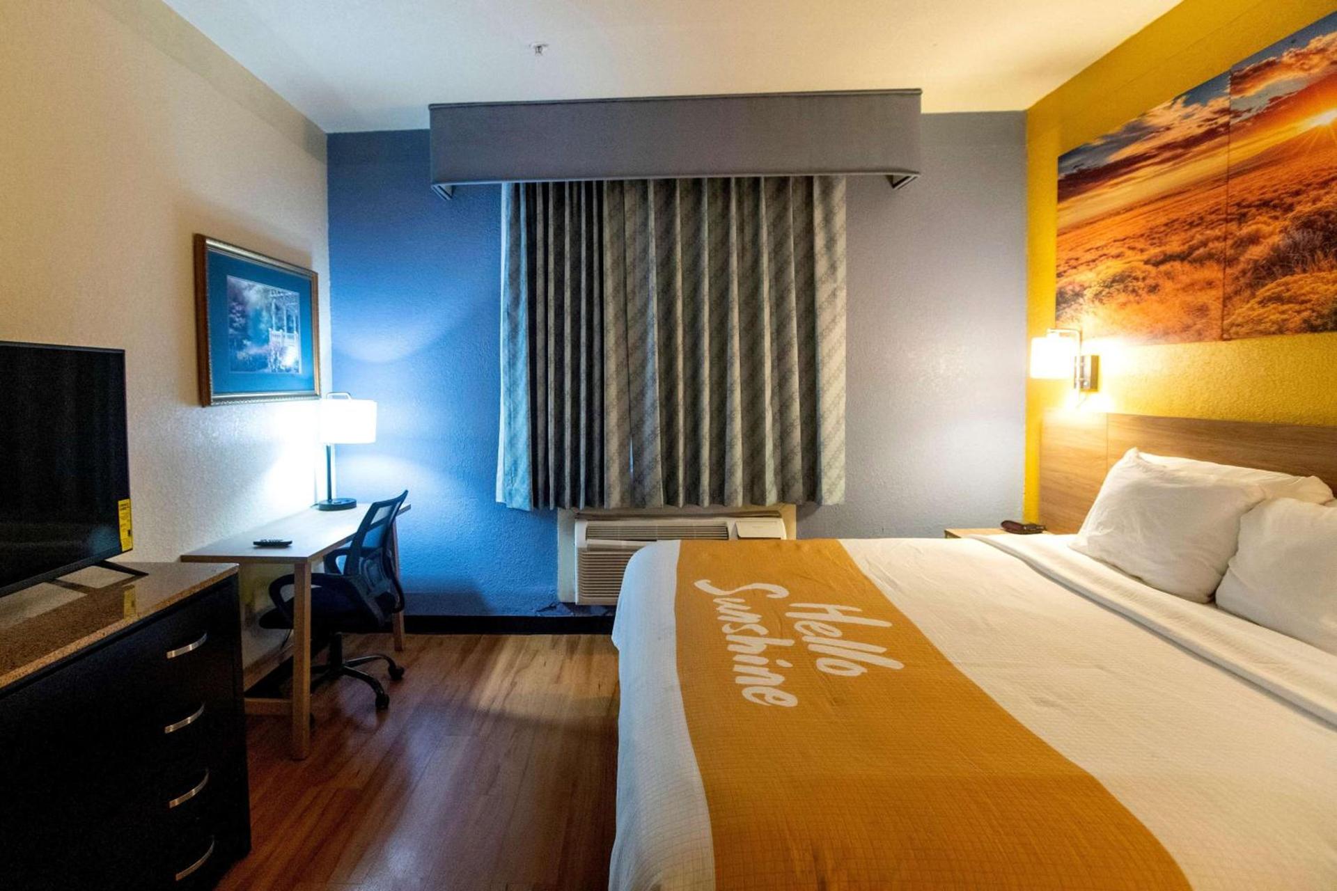 Days Inn & Suites by Wyndham Houston North/Aldine photo 27