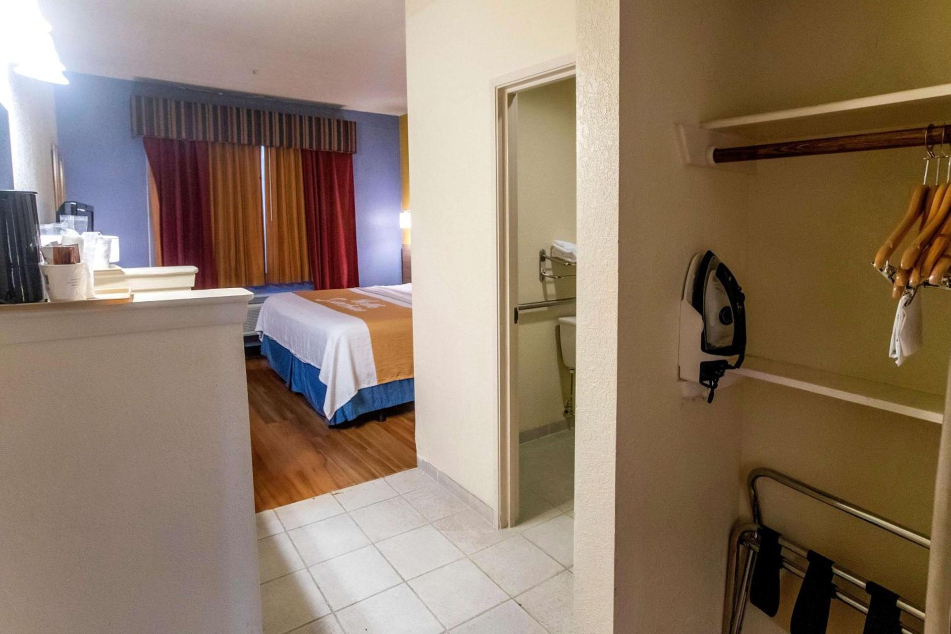 Days Inn & Suites by Wyndham Houston North/Aldine photo 34