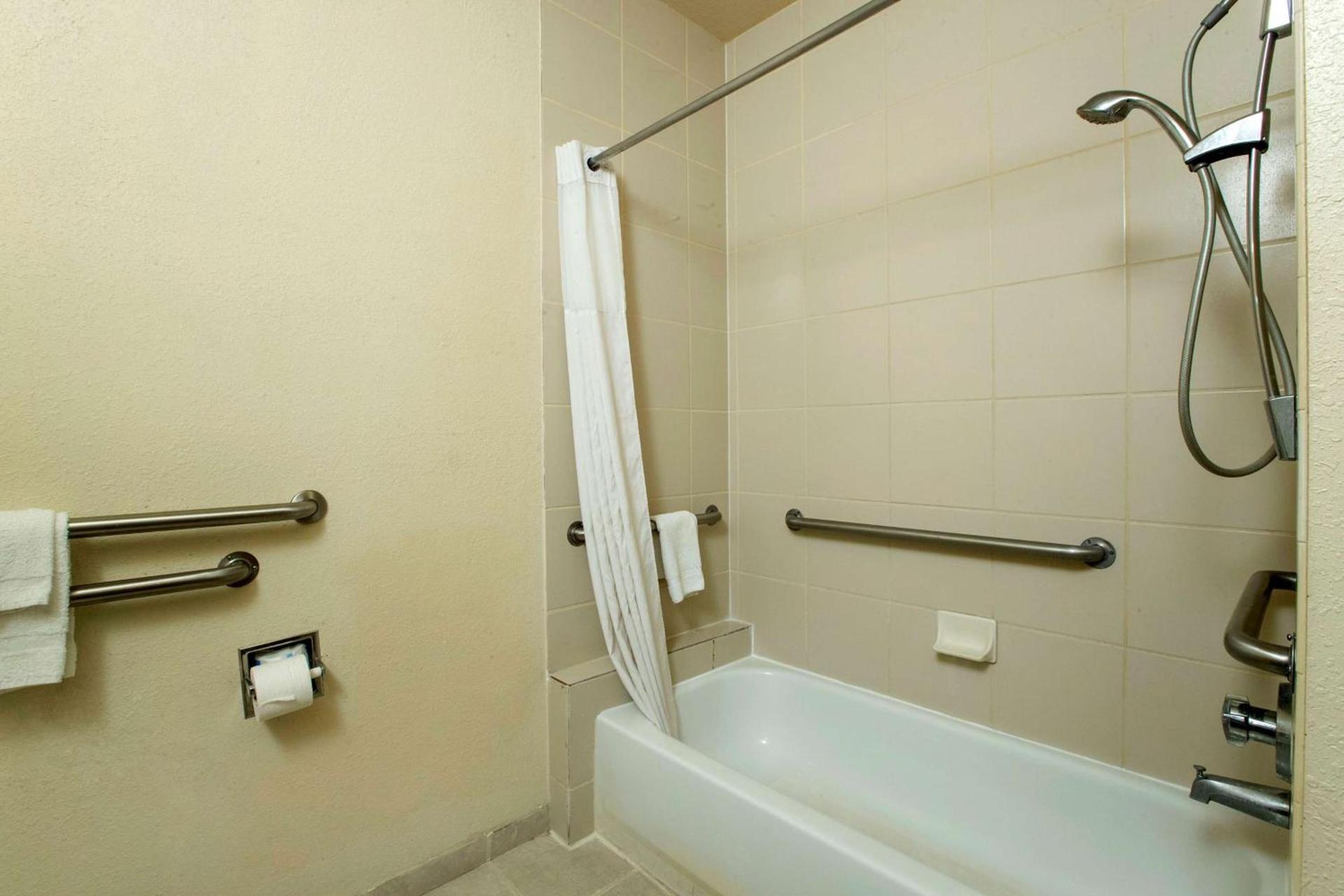 Days Inn & Suites by Wyndham Houston North/Aldine photo 40