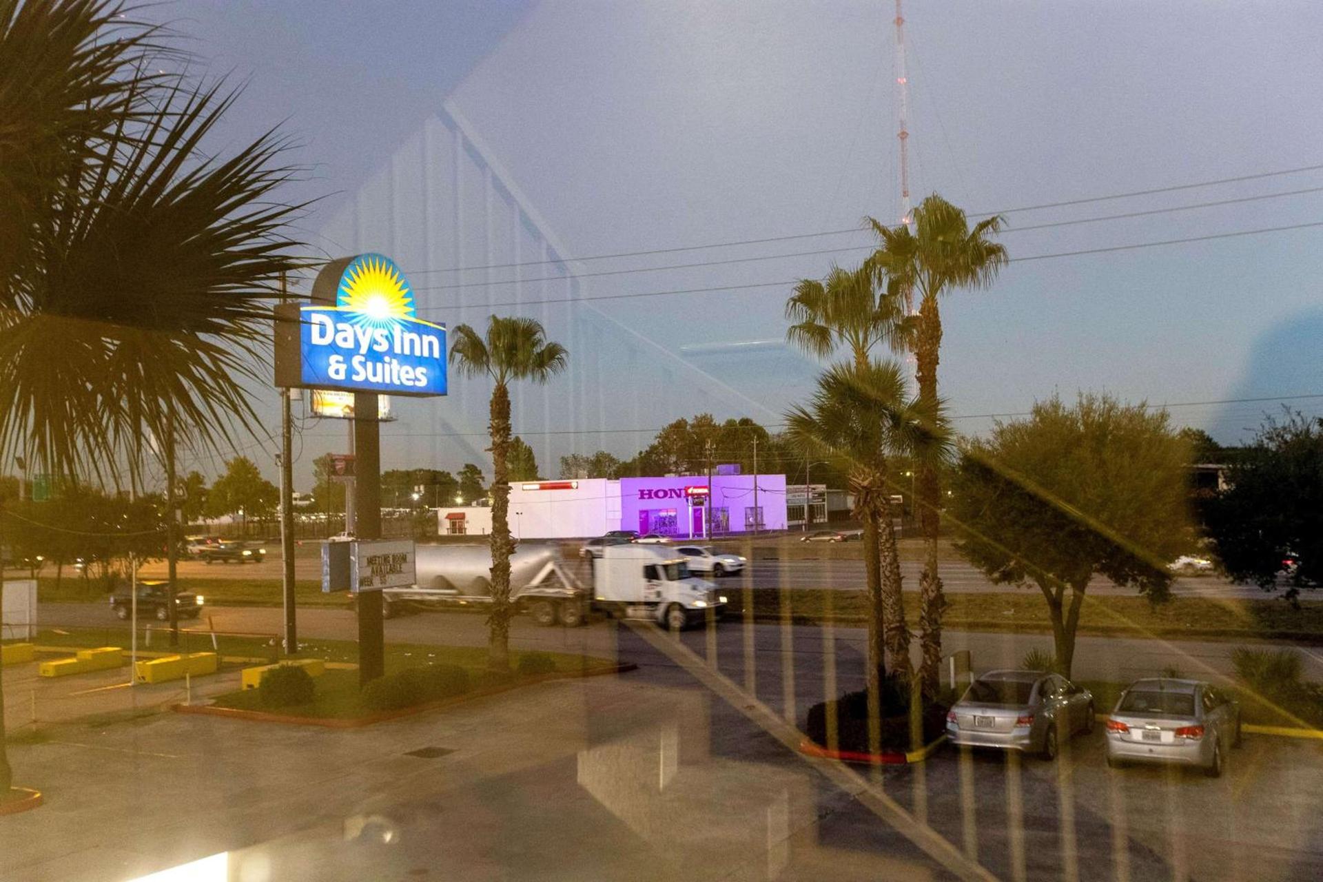 Days Inn & Suites by Wyndham Houston North/Aldine photo 48
