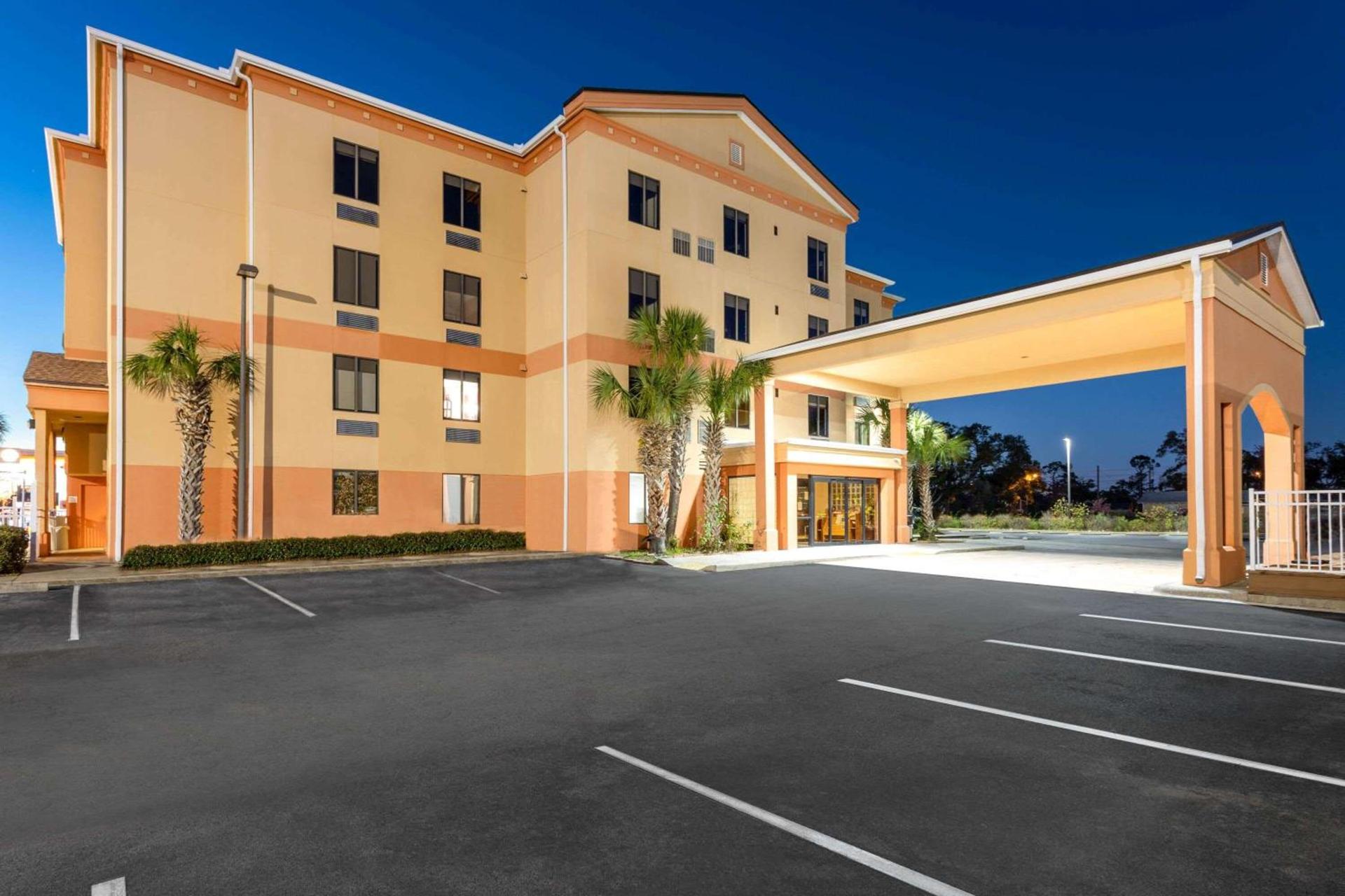 Ramada by Wyndham Panama City photo 9