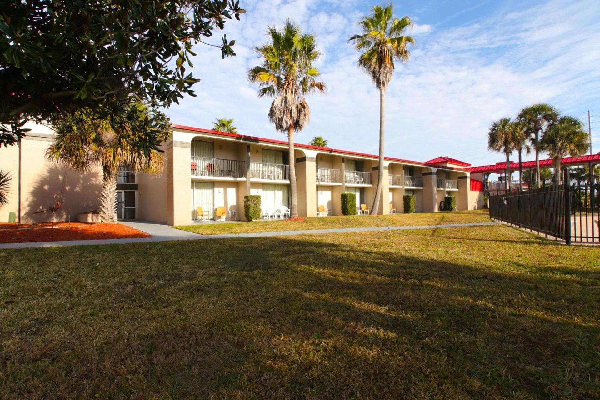 Ramada by Wyndham Davenport Orlando South photo 13