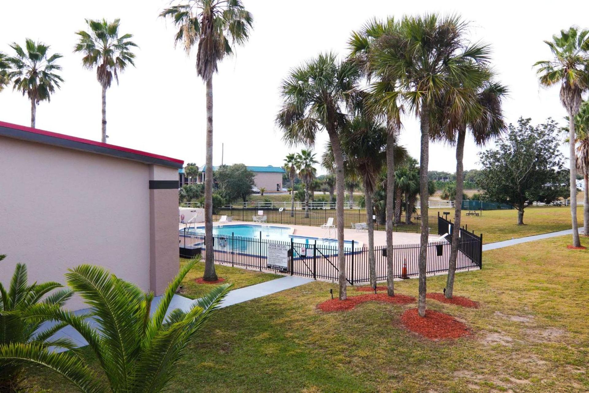 Ramada by Wyndham Davenport Orlando South photo 16