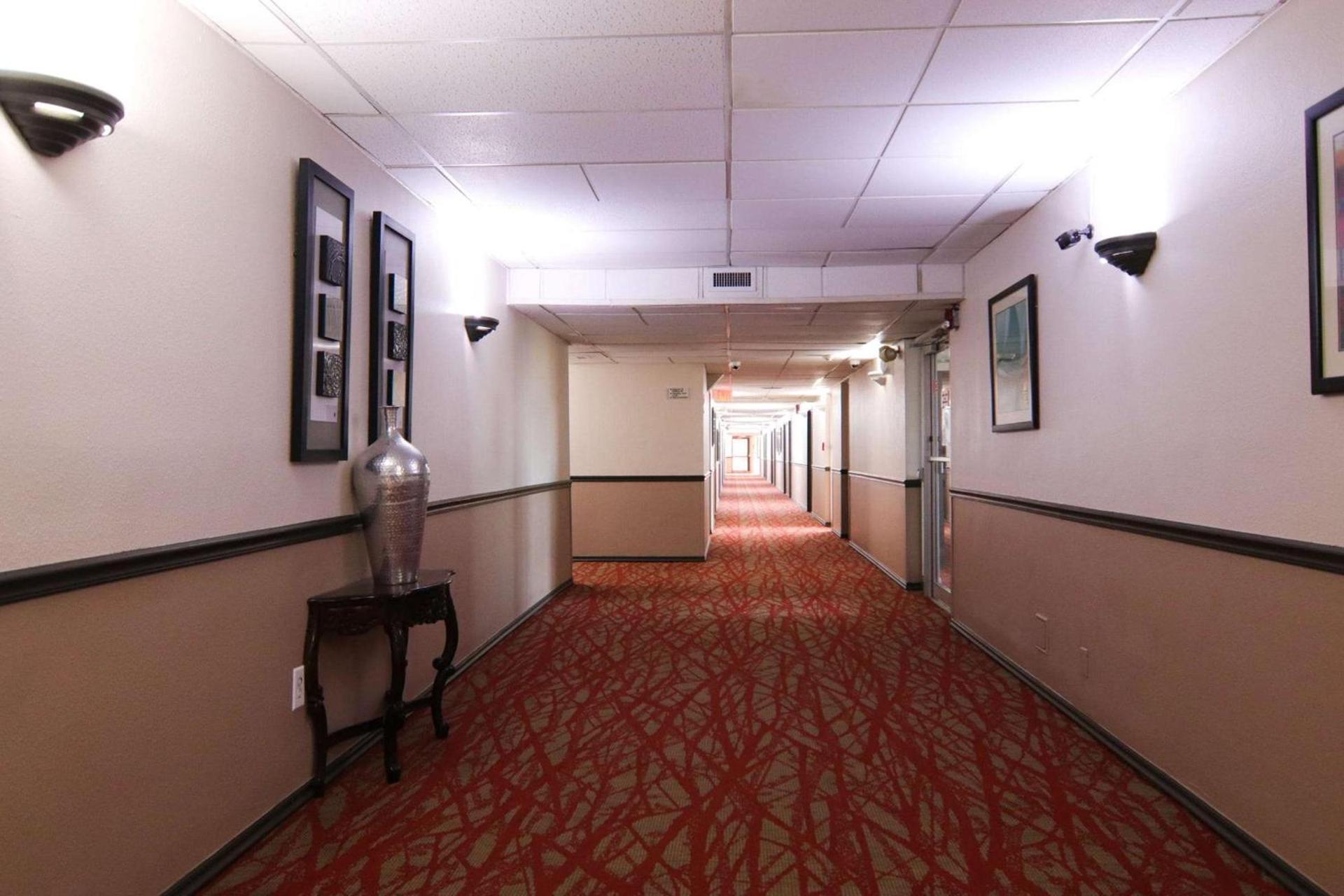 Ramada by Wyndham Davenport Orlando South photo 20