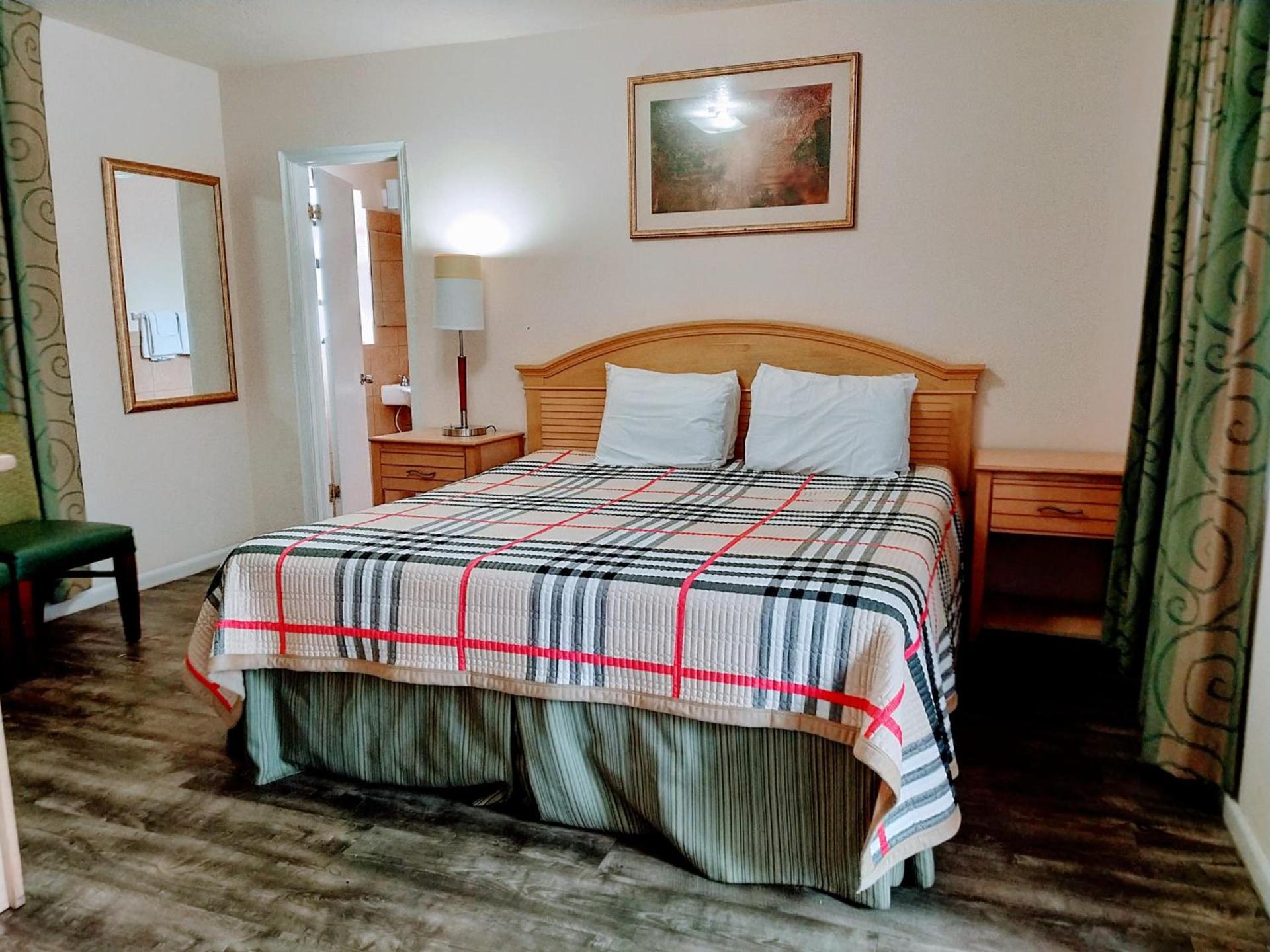 Travelers Inn - Clearwater photo 14