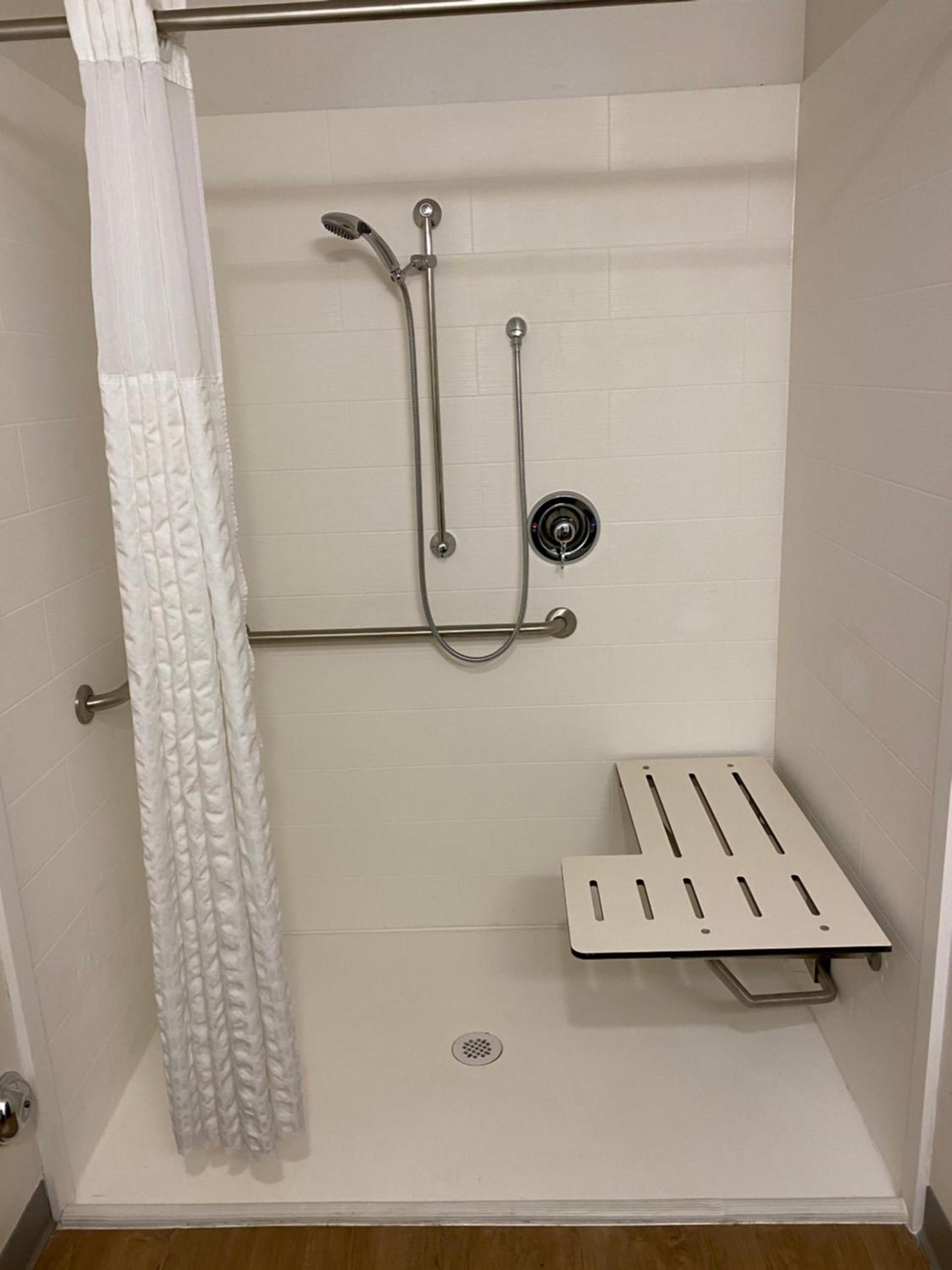 WoodSpring Suites Bakersfield East photo 13