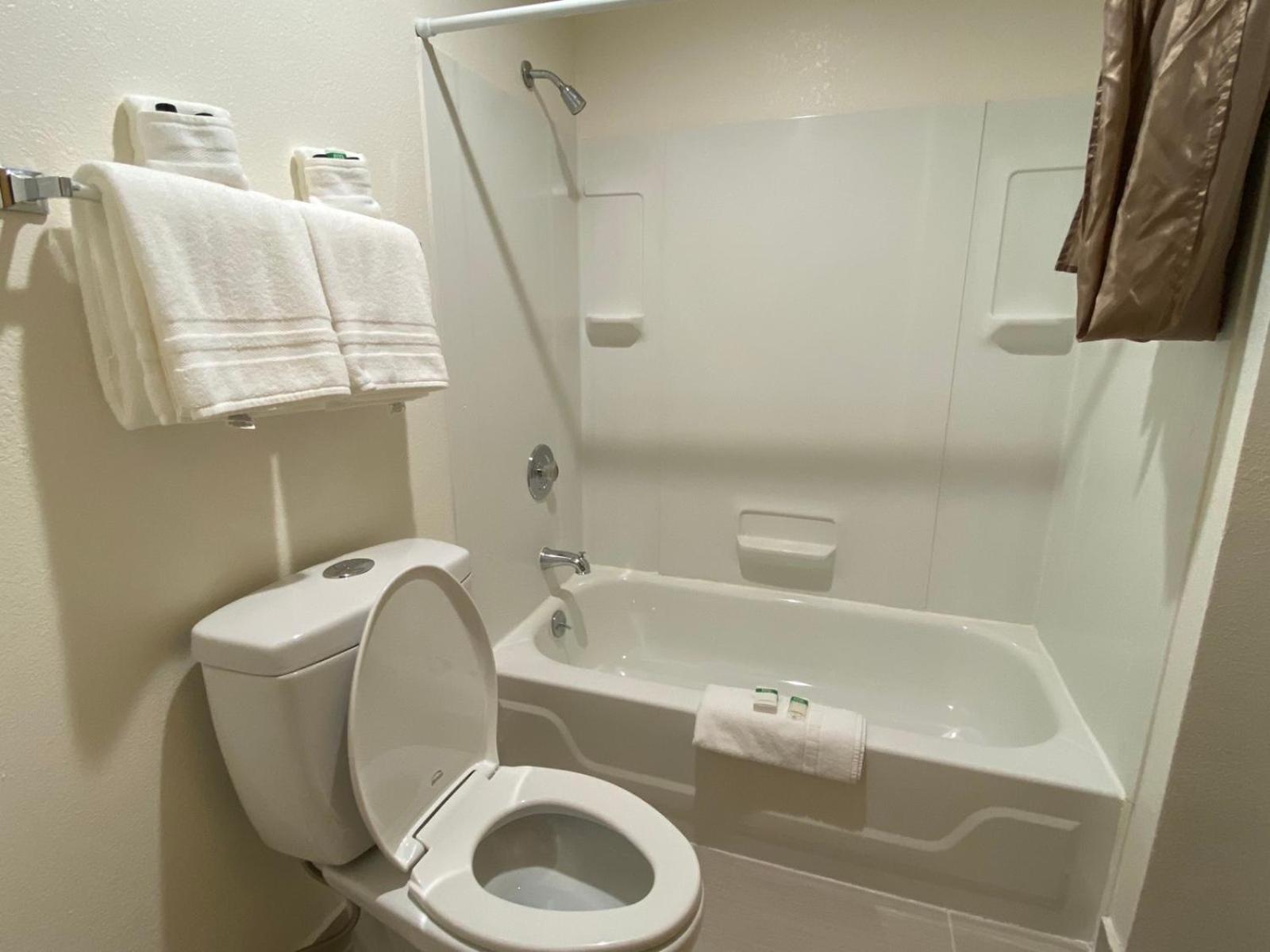 Eagle Hotel photo 4