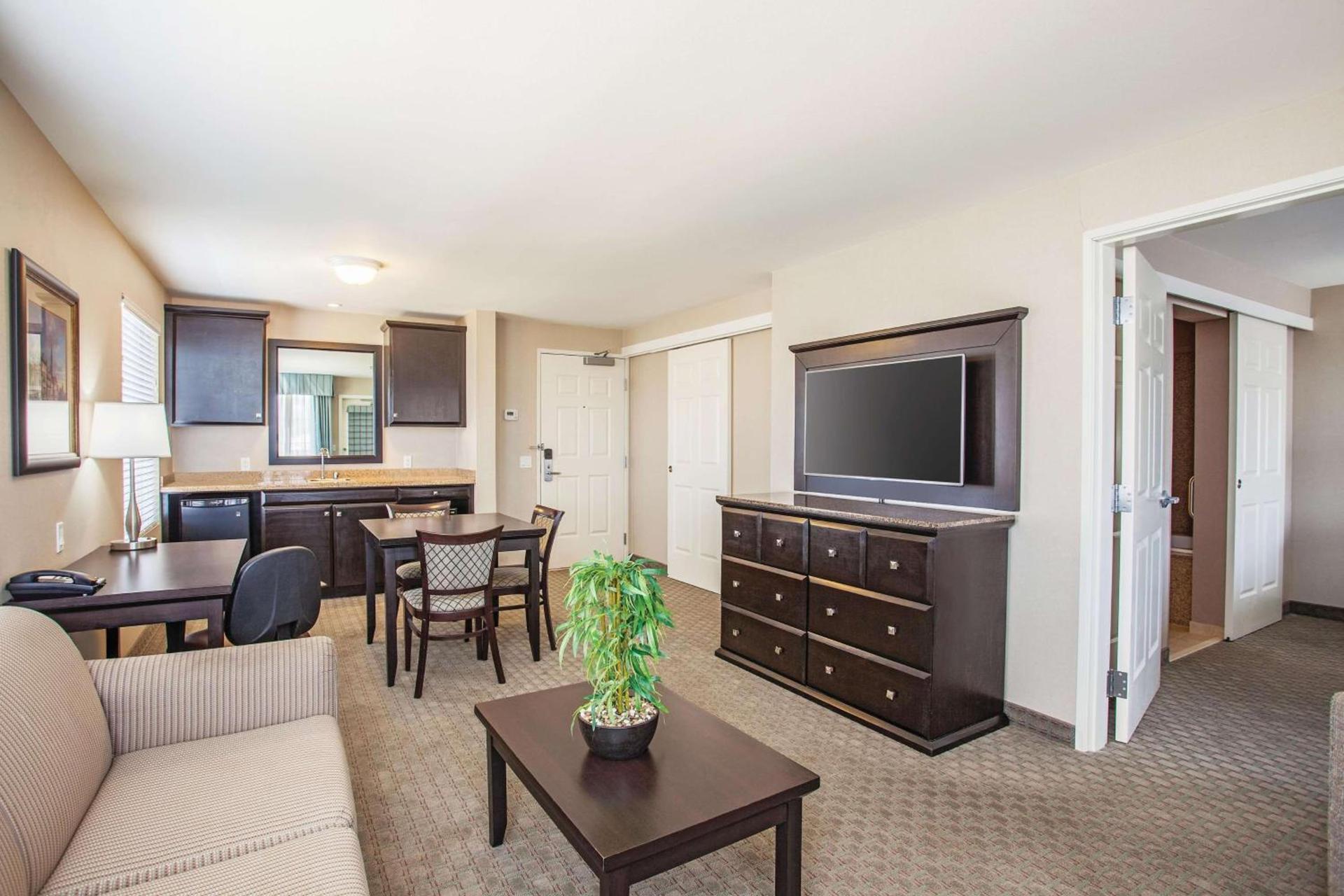 La Quinta by Wyndham Paso Robles photo 13