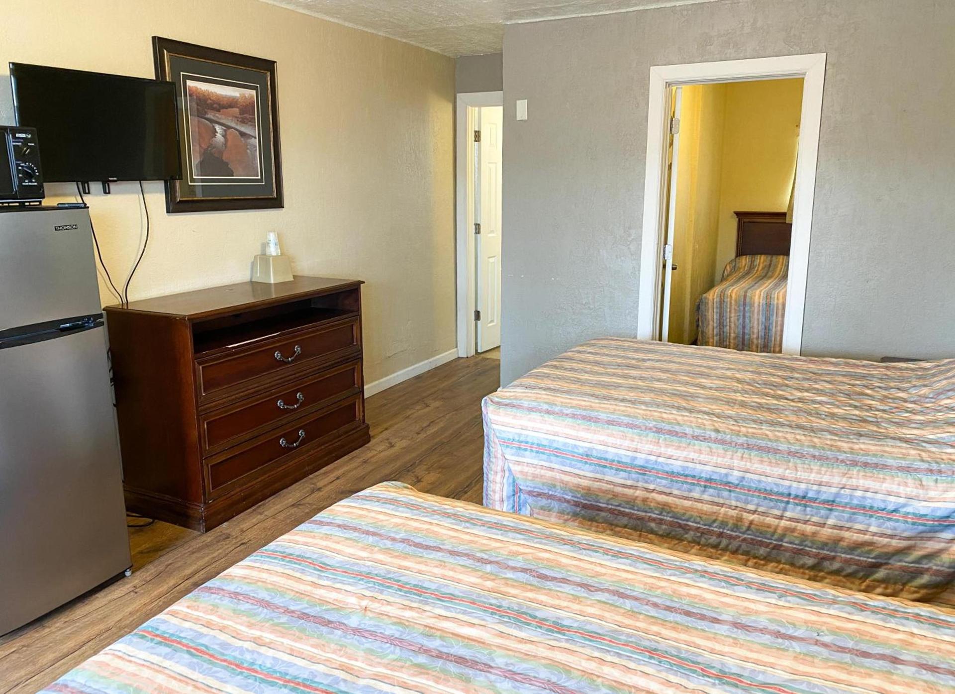 Guest Ranch Motel photo 25