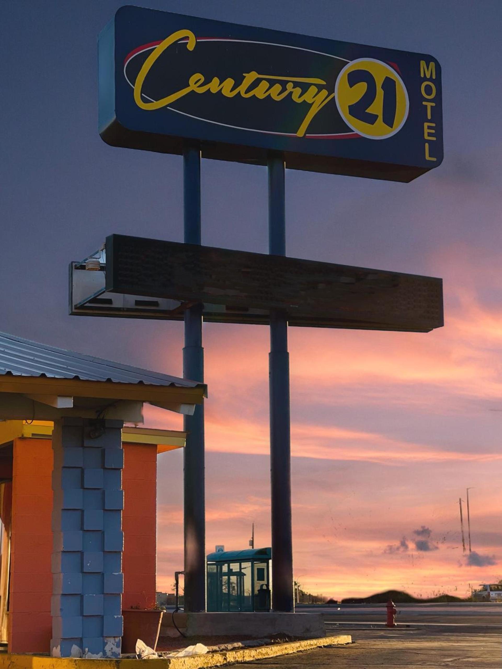 Century 21 Motel photo 2