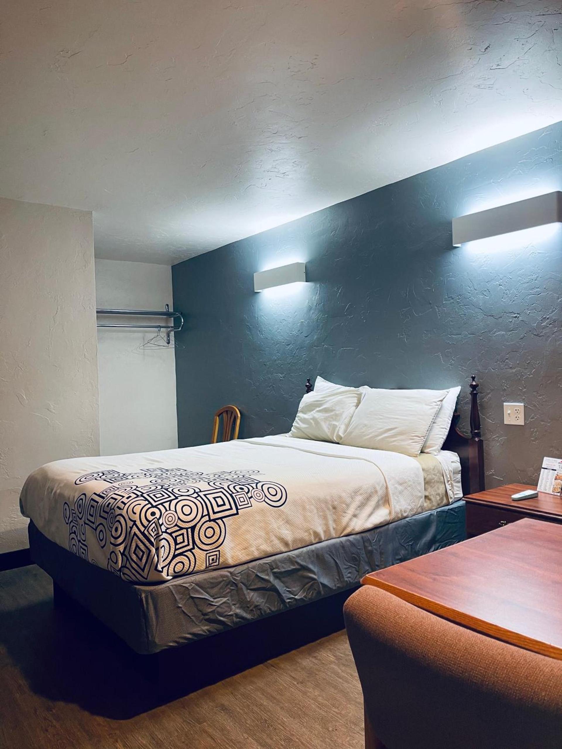 Century 21 Motel photo 9