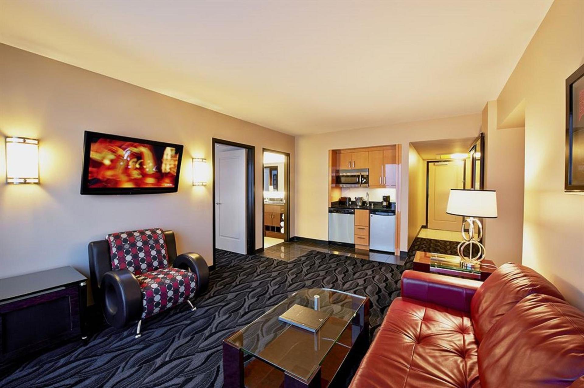 Suites at Elara Las Vegas Center Strip-No Resort Fees photo 6