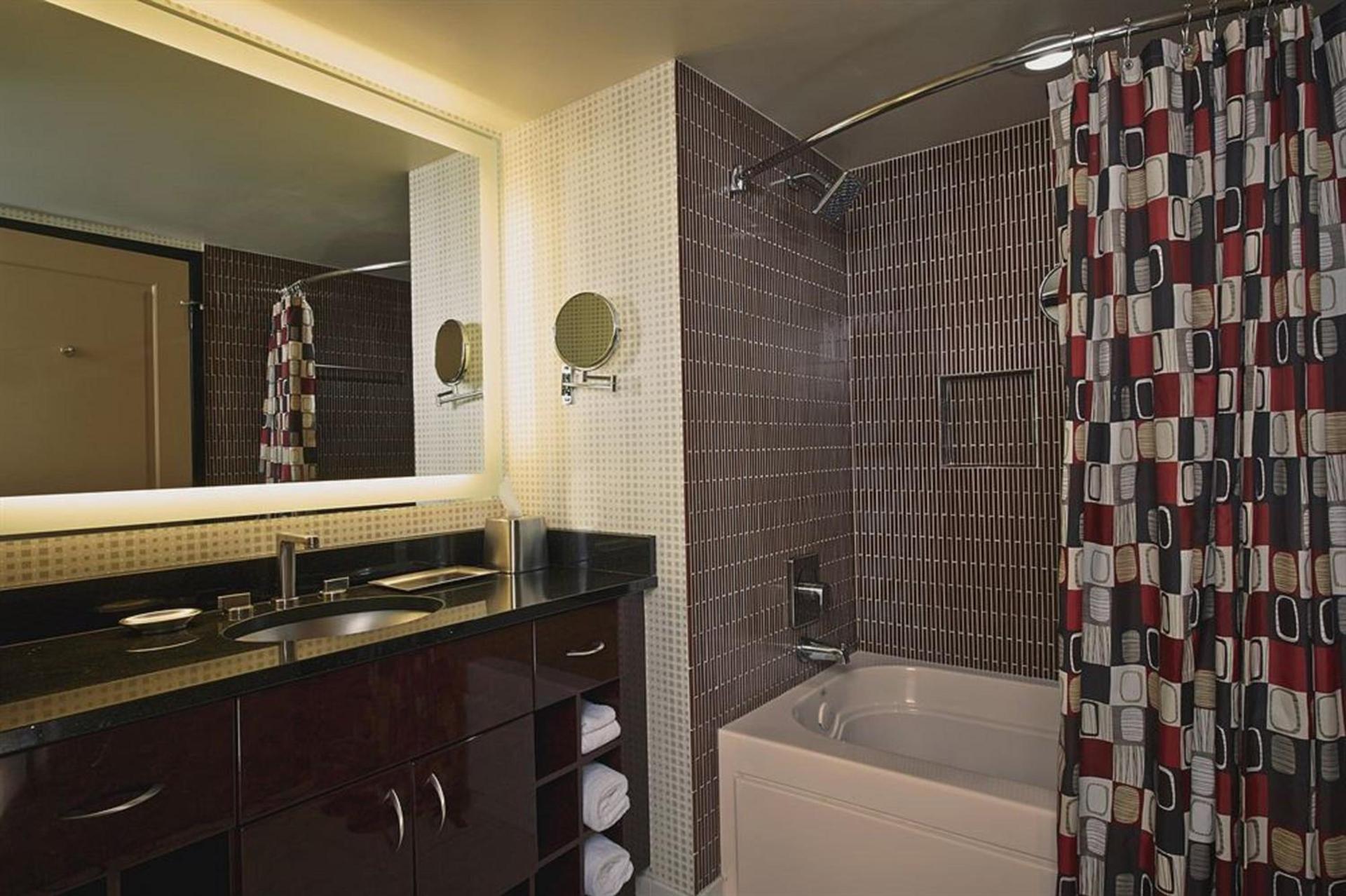 Suites at Elara Las Vegas Center Strip-No Resort Fees photo 8