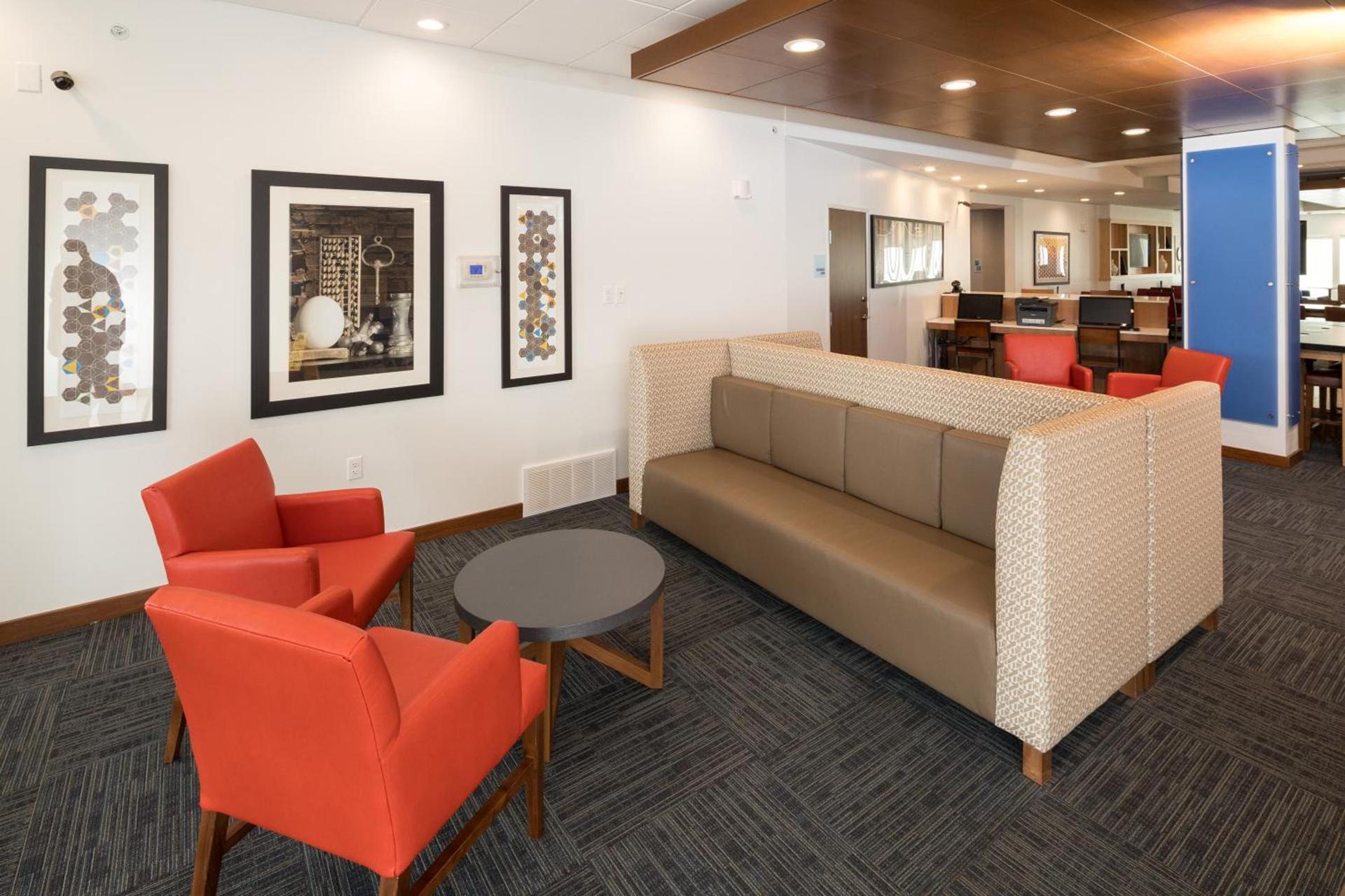 Holiday Inn Express Hotel & Suites Bay City by IHG photo 6