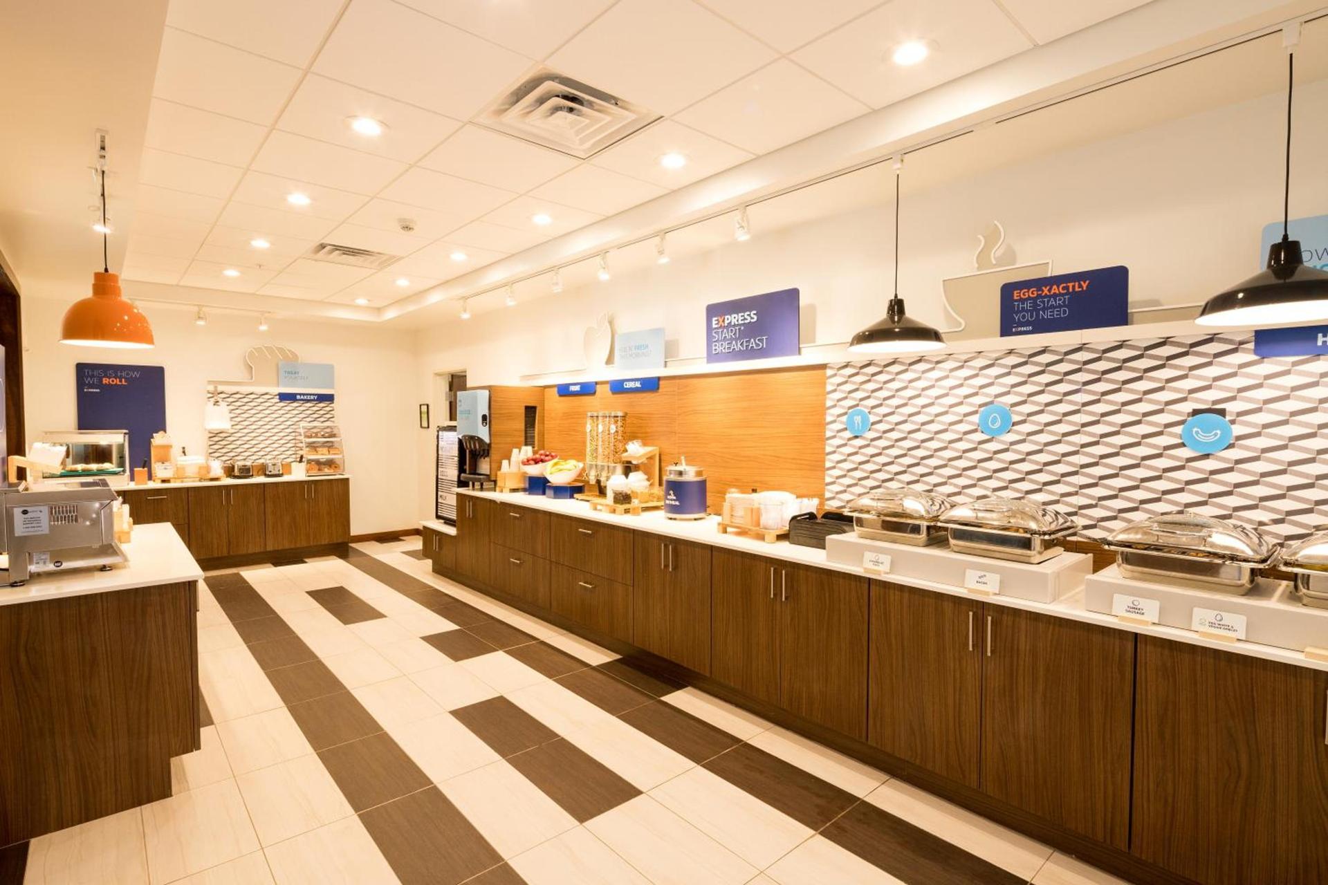 Holiday Inn Express Hotel & Suites Bay City by IHG photo 17