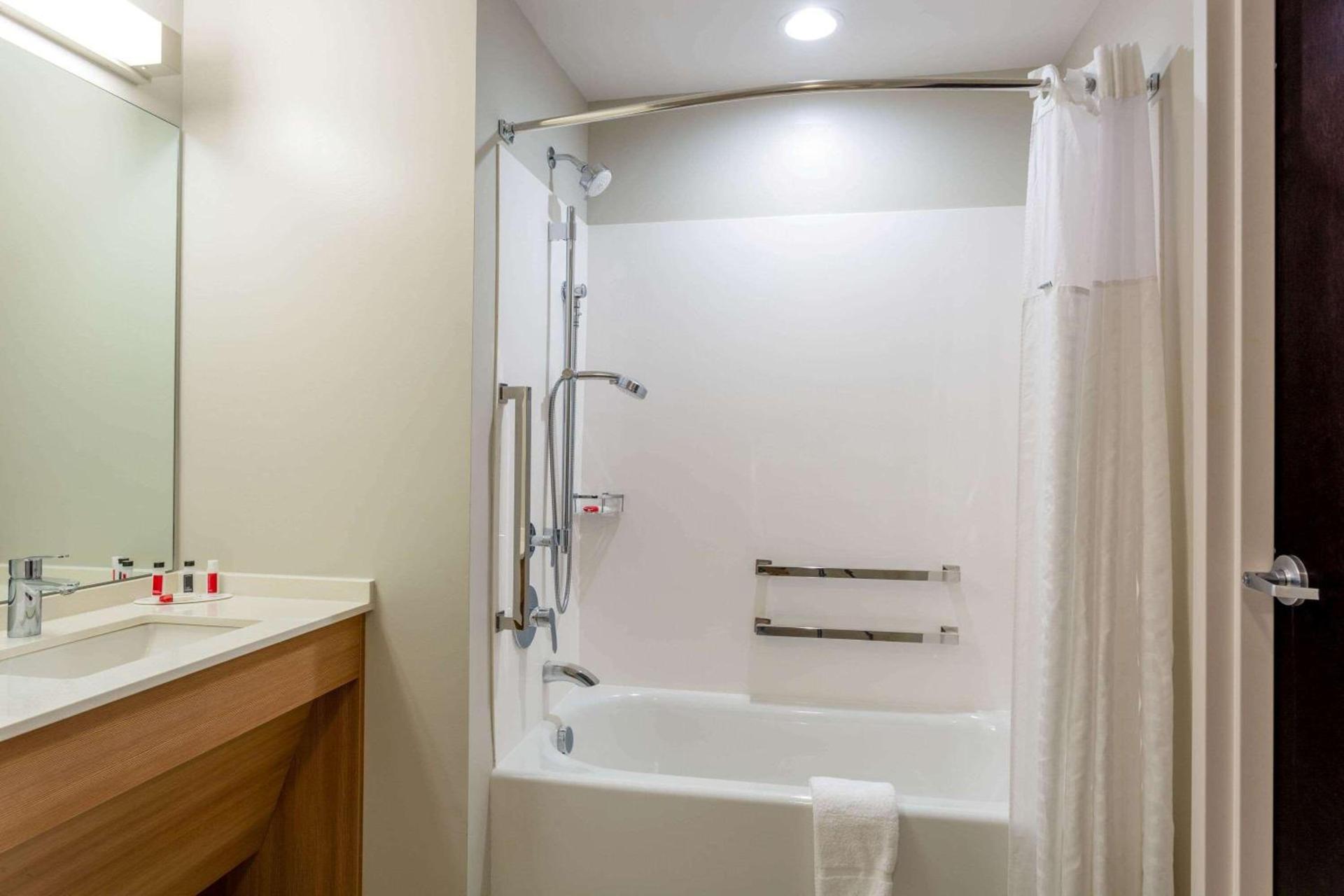 Microtel Inn Suites by Wyndham South Hill photo 21