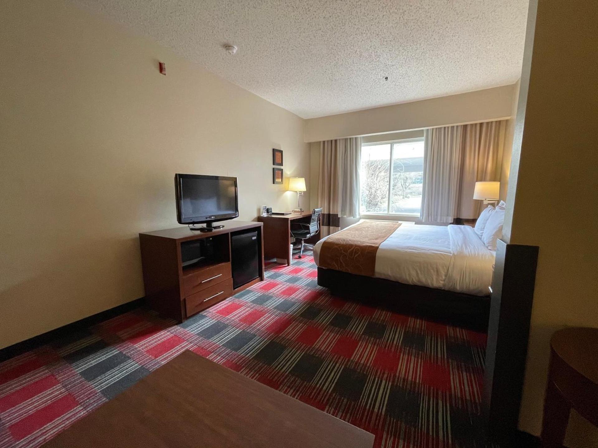 Comfort Suites Near Vancouver Mall photo 49