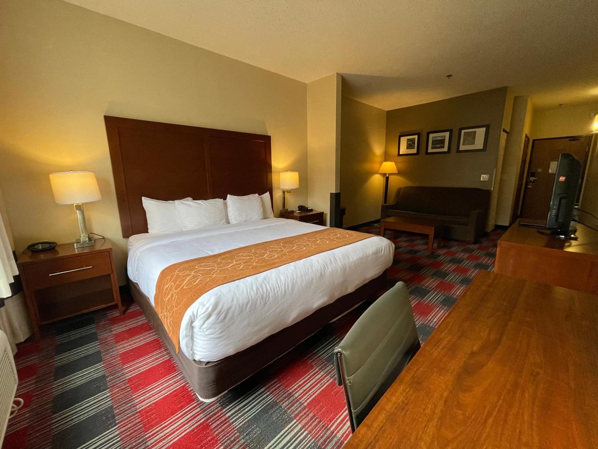 Comfort Suites Near Vancouver Mall photo 51