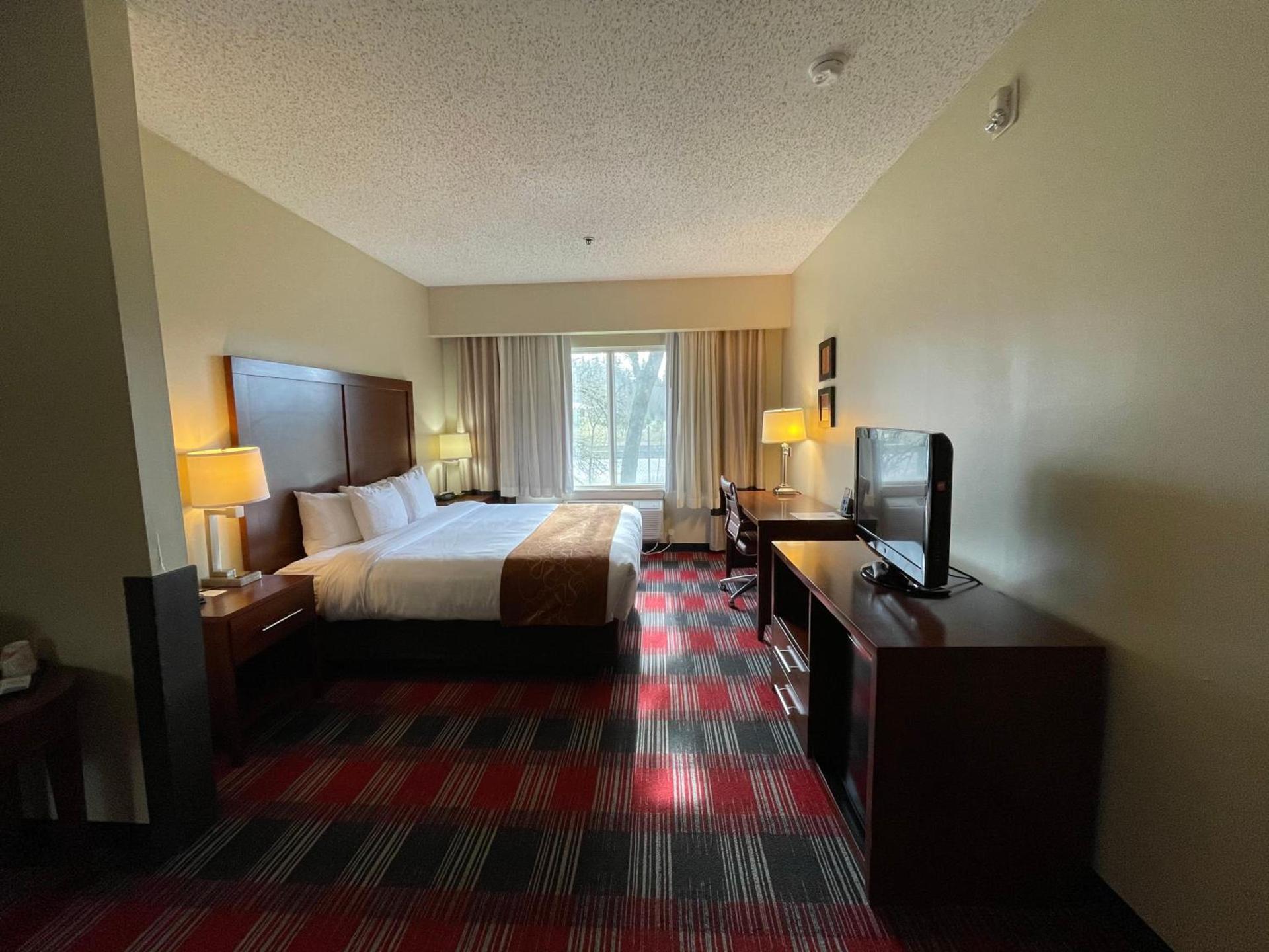 Comfort Suites Near Vancouver Mall photo 45