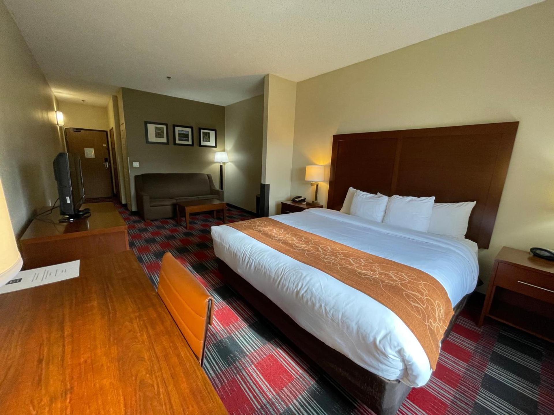 Comfort Suites Near Vancouver Mall photo 47