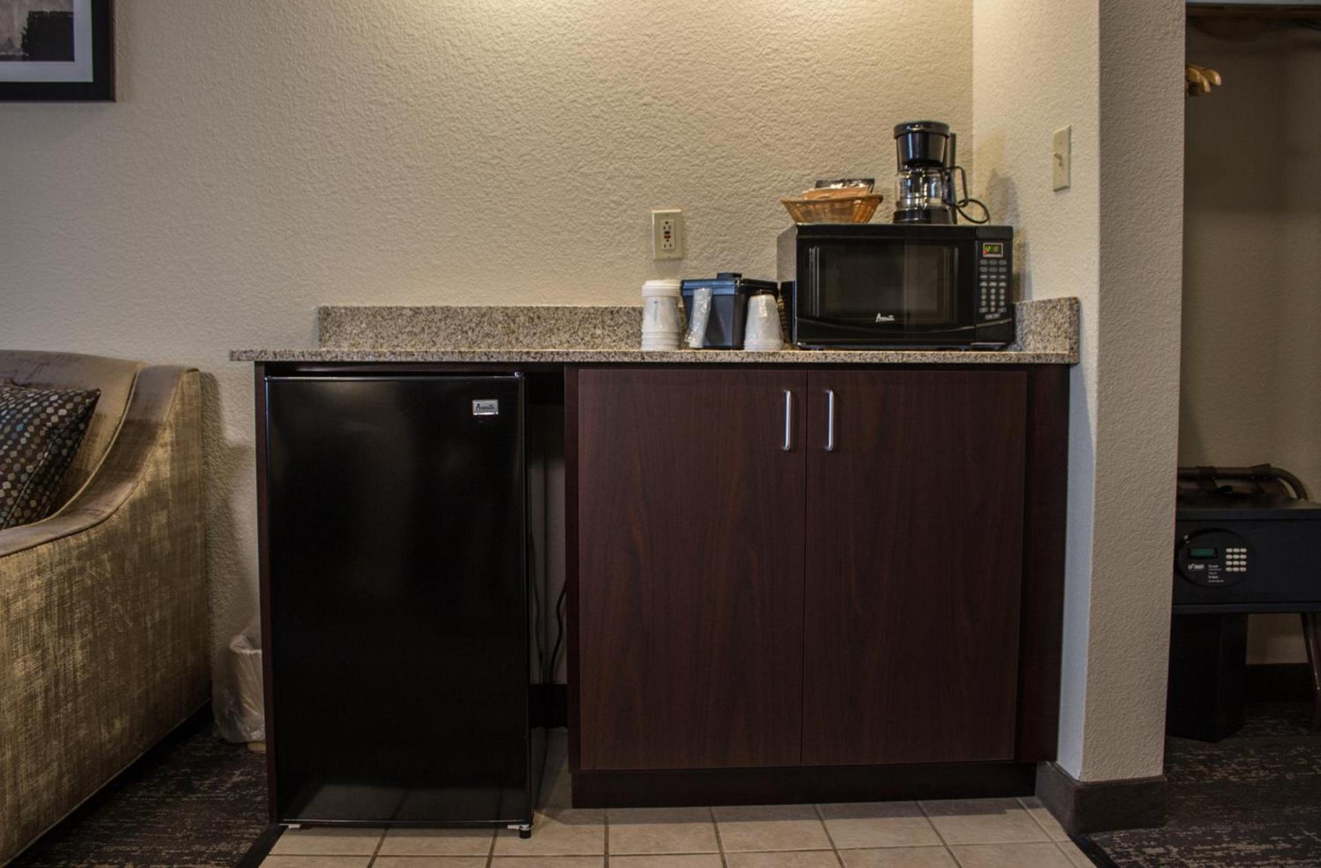 Cobblestone Suites - Oshkosh photo 24
