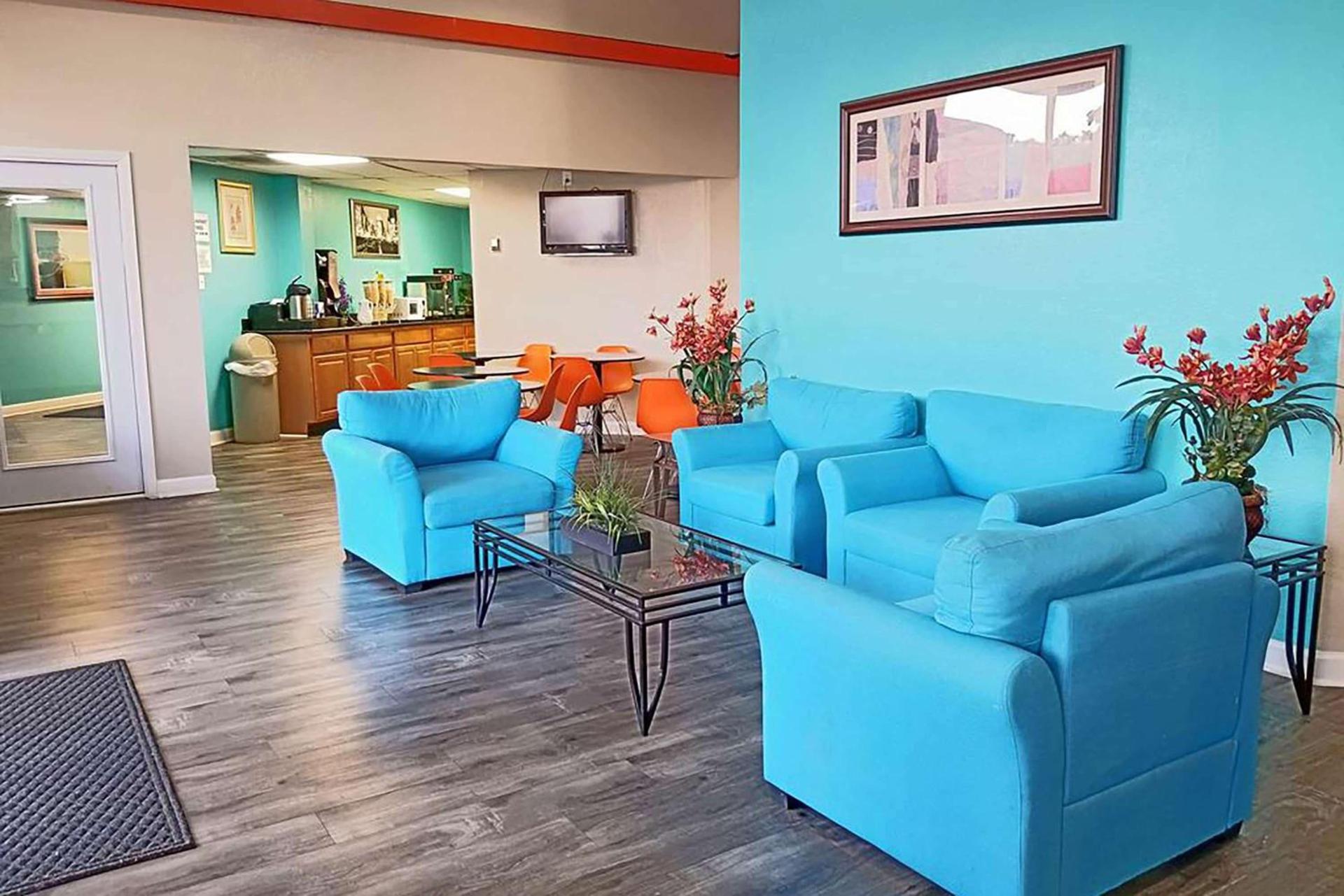 Howard Johnson by Wyndham Houston Hobby Airport photo 5