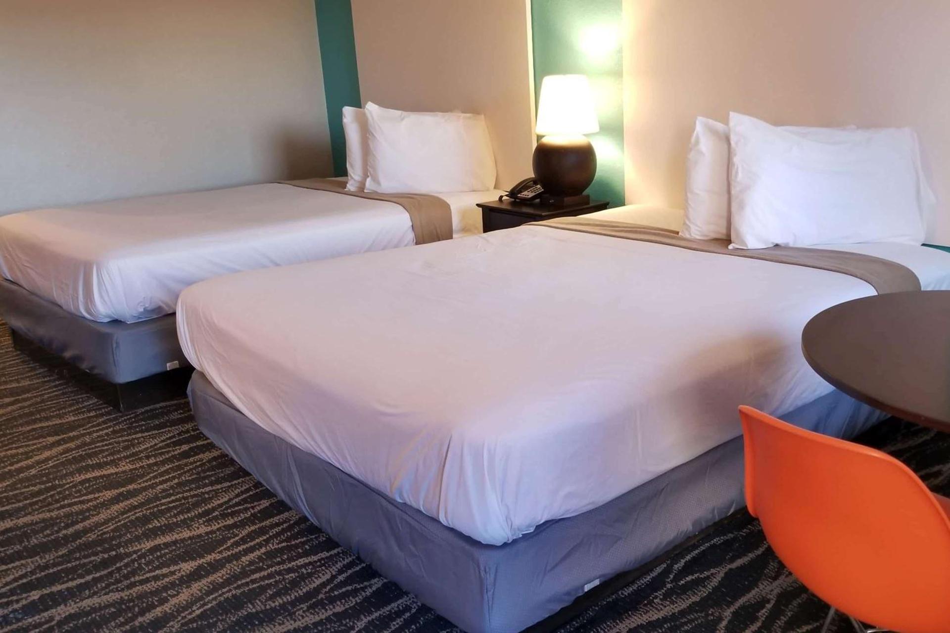 Howard Johnson by Wyndham Houston Hobby Airport photo 10