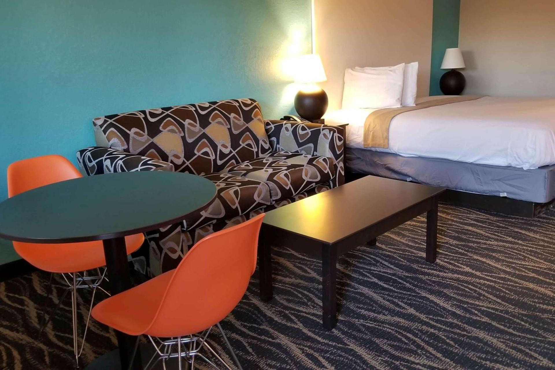 Howard Johnson by Wyndham Houston Hobby Airport photo 11