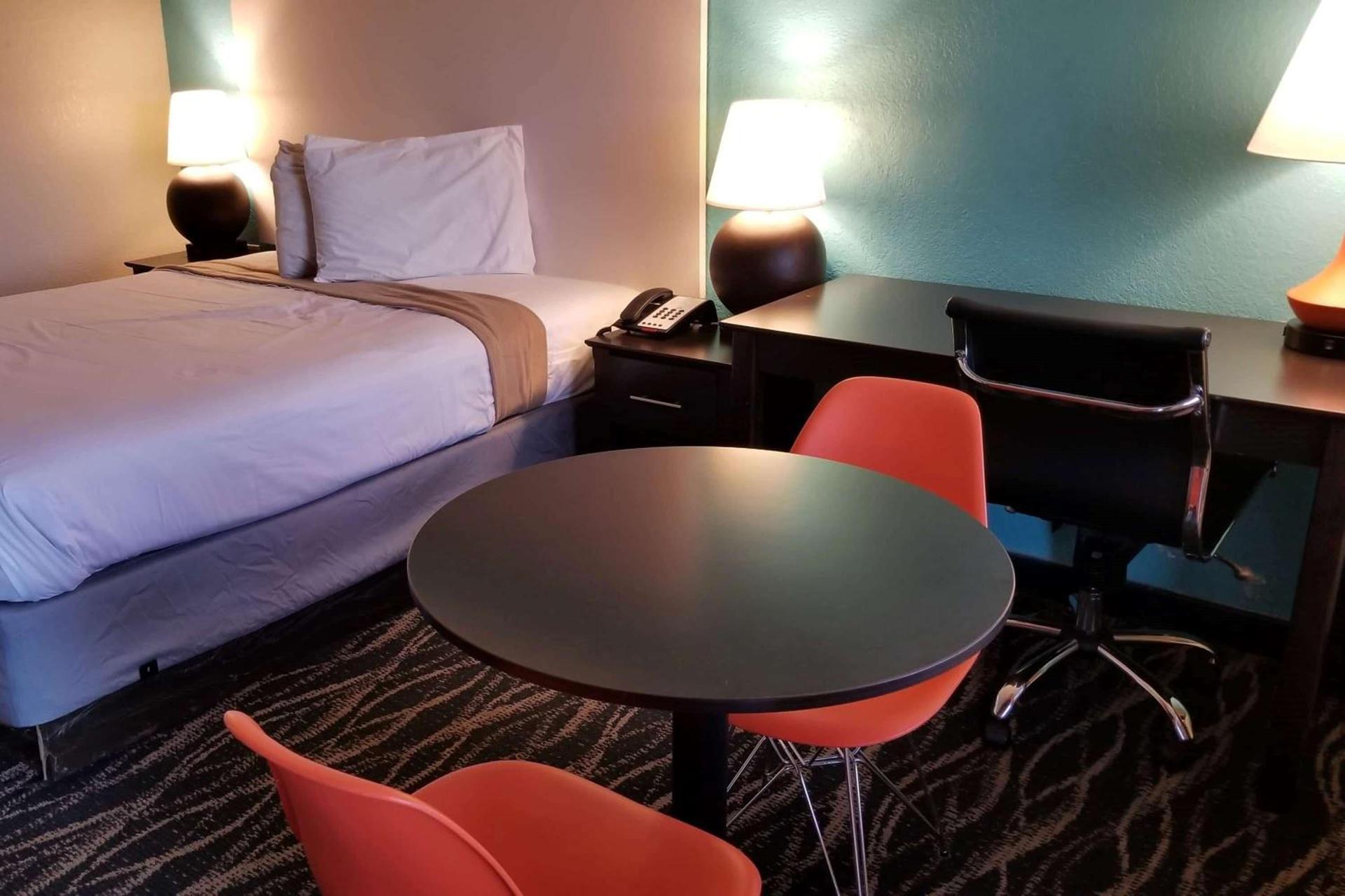 Howard Johnson by Wyndham Houston Hobby Airport photo 12