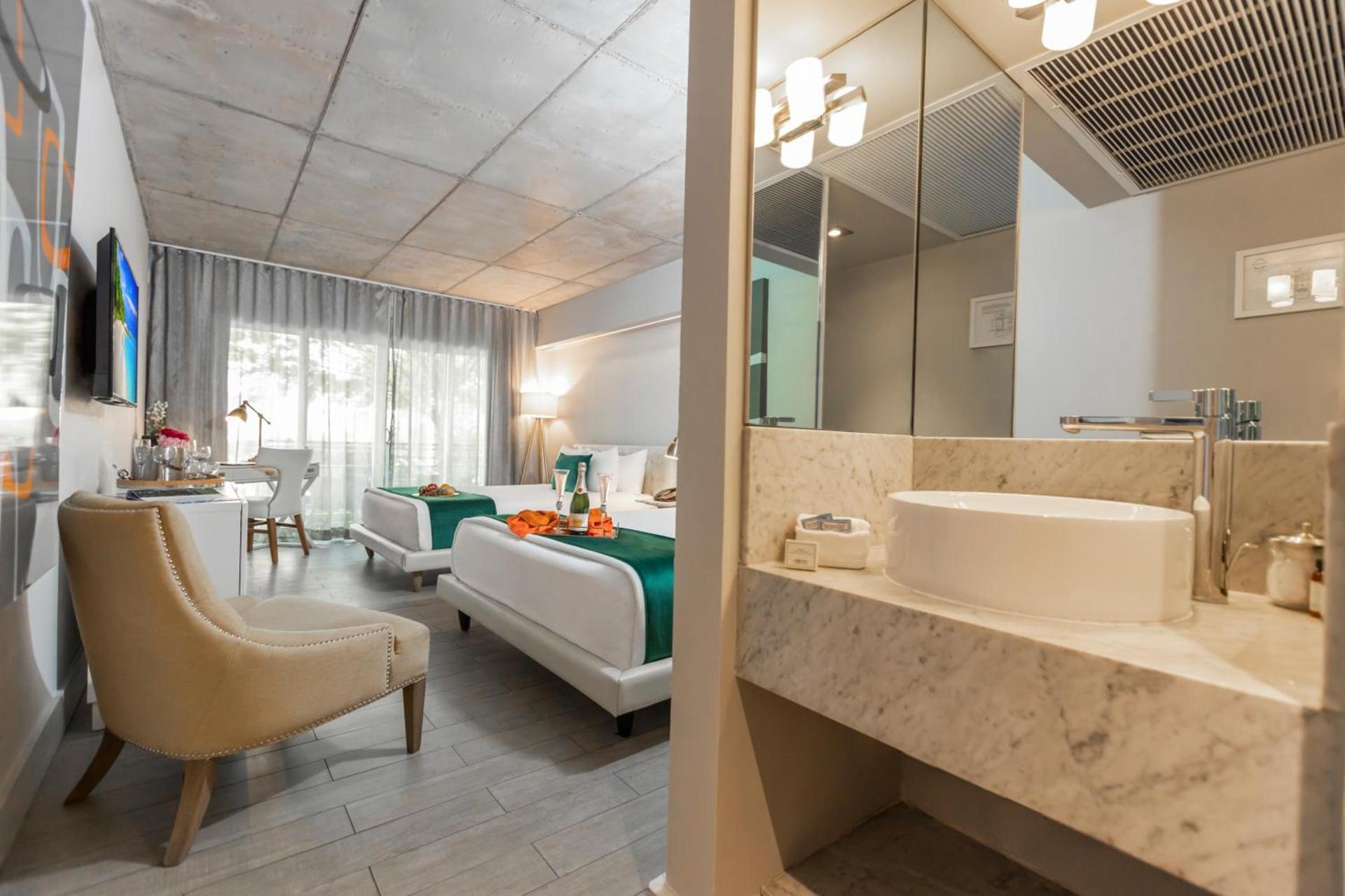 Riviera Suites photo 42