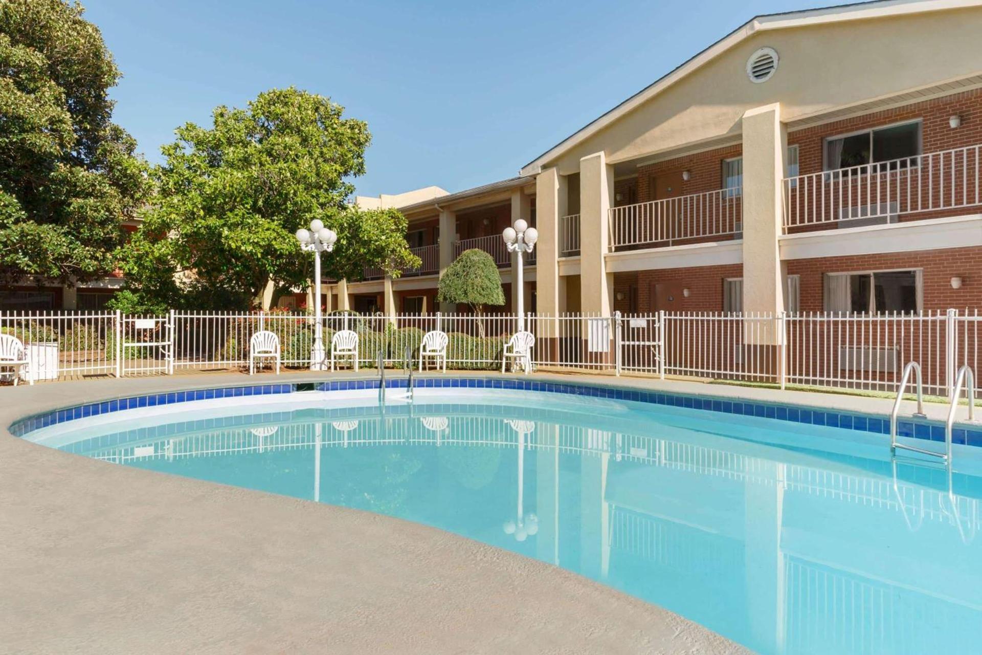 Days Inn by Wyndham Lawton photo 56