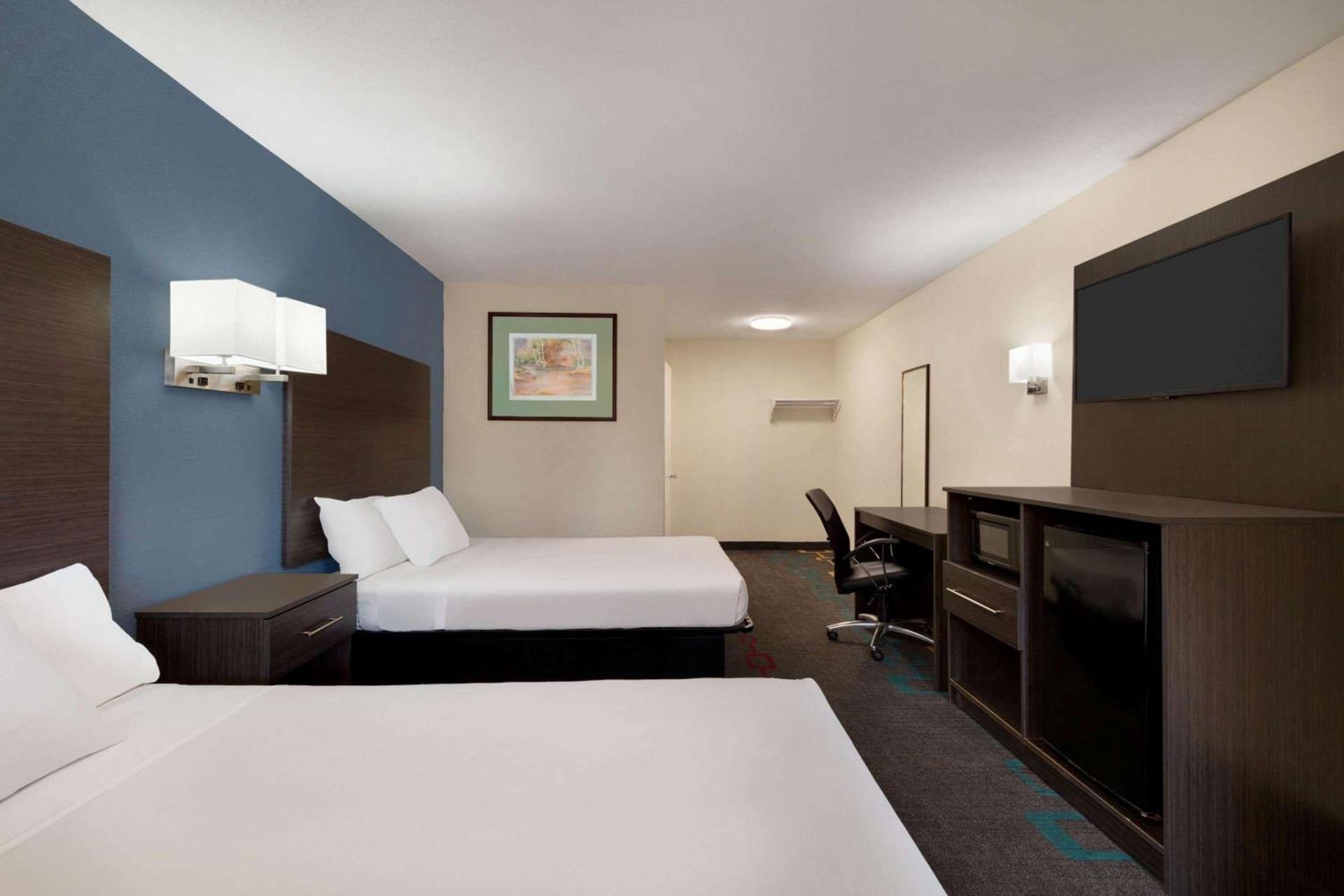 Days Inn by Wyndham Lawton photo 58
