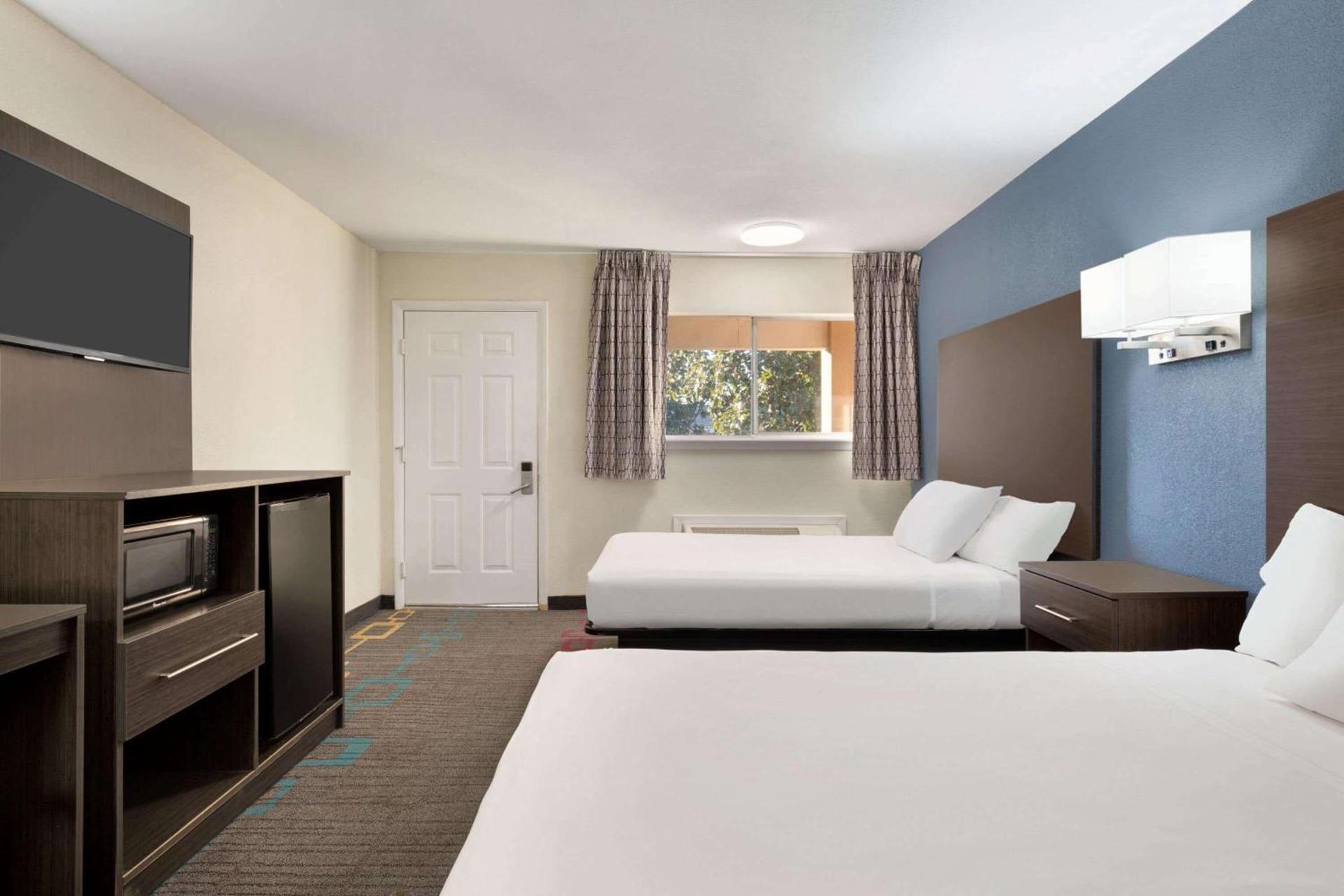 Days Inn by Wyndham Lawton photo 59