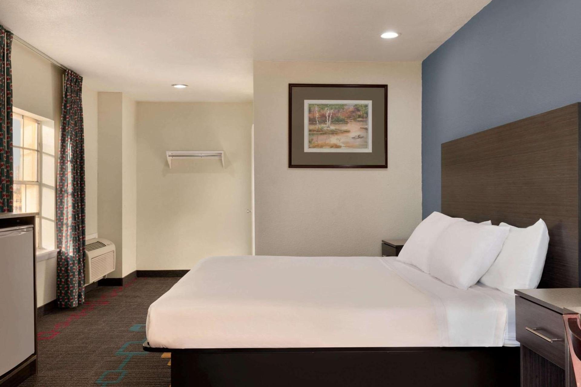 Days Inn by Wyndham Lawton photo 64