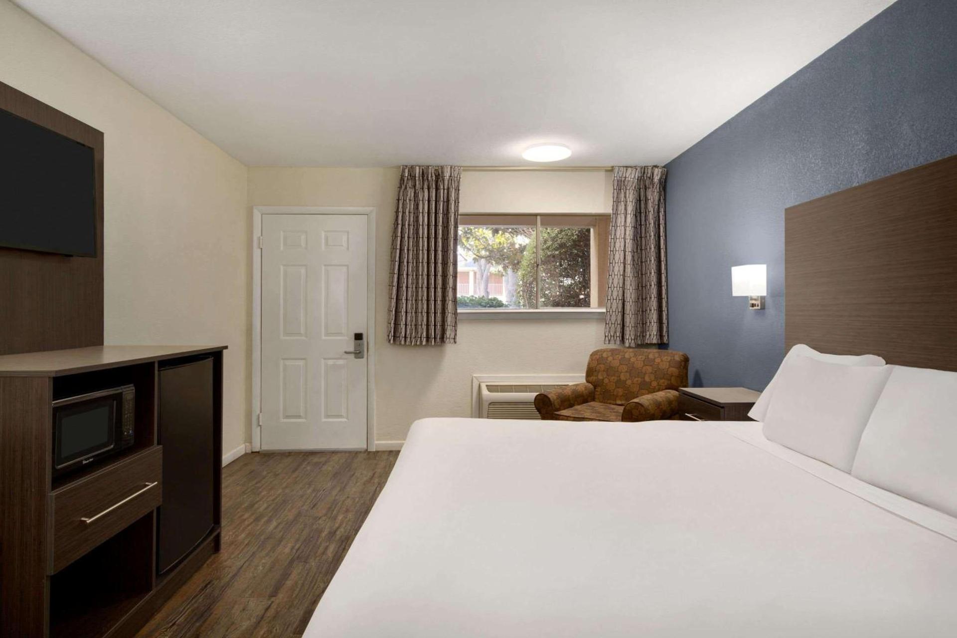 Days Inn by Wyndham Lawton photo 65