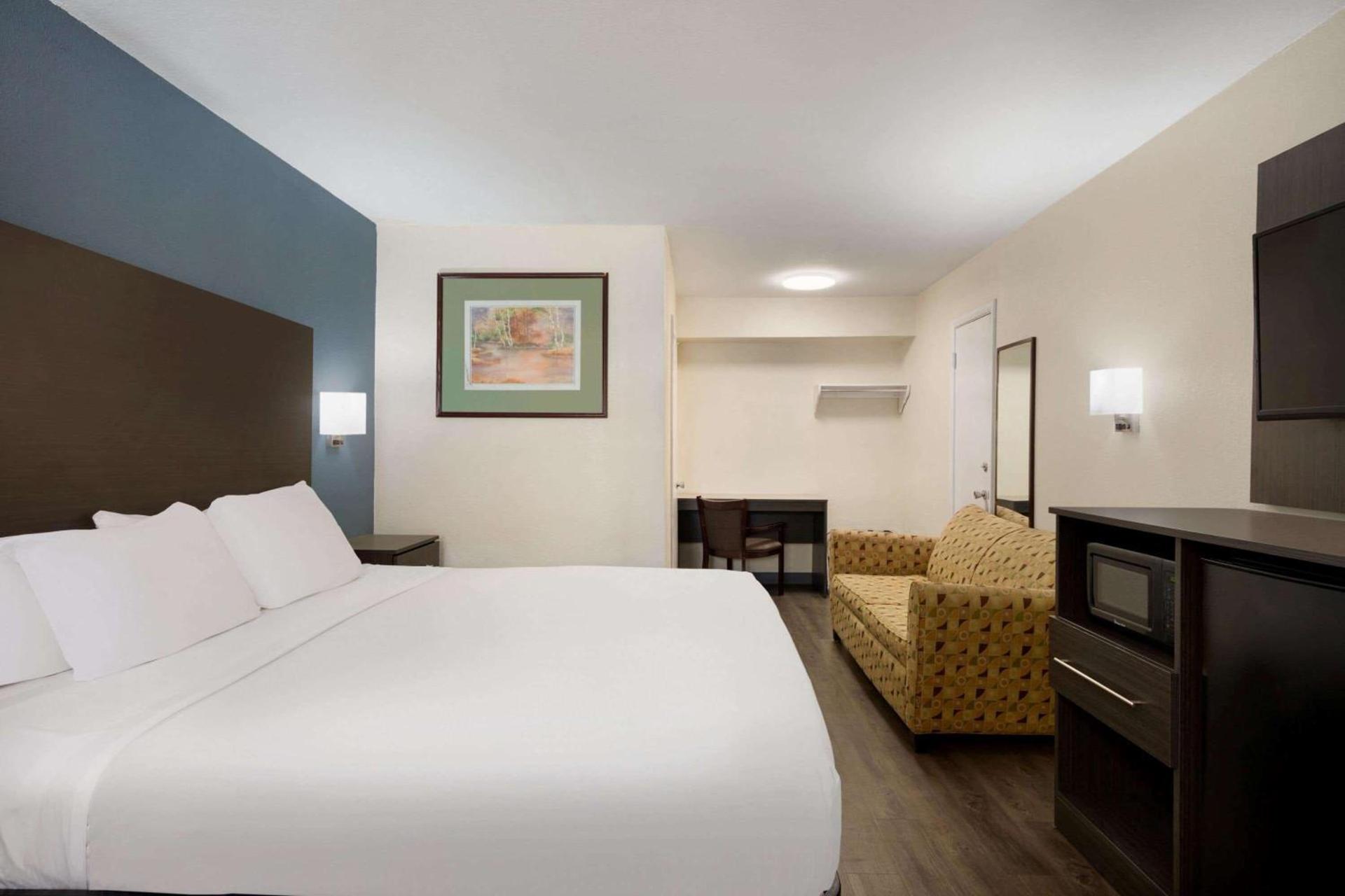 Days Inn by Wyndham Lawton photo 66
